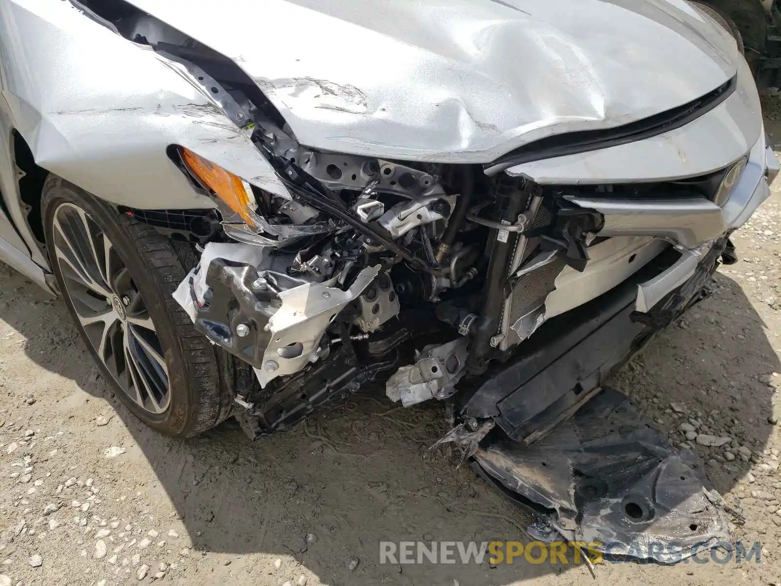 9 Photograph of a damaged car 4T1G11AK3LU507839 TOYOTA CAMRY 2020