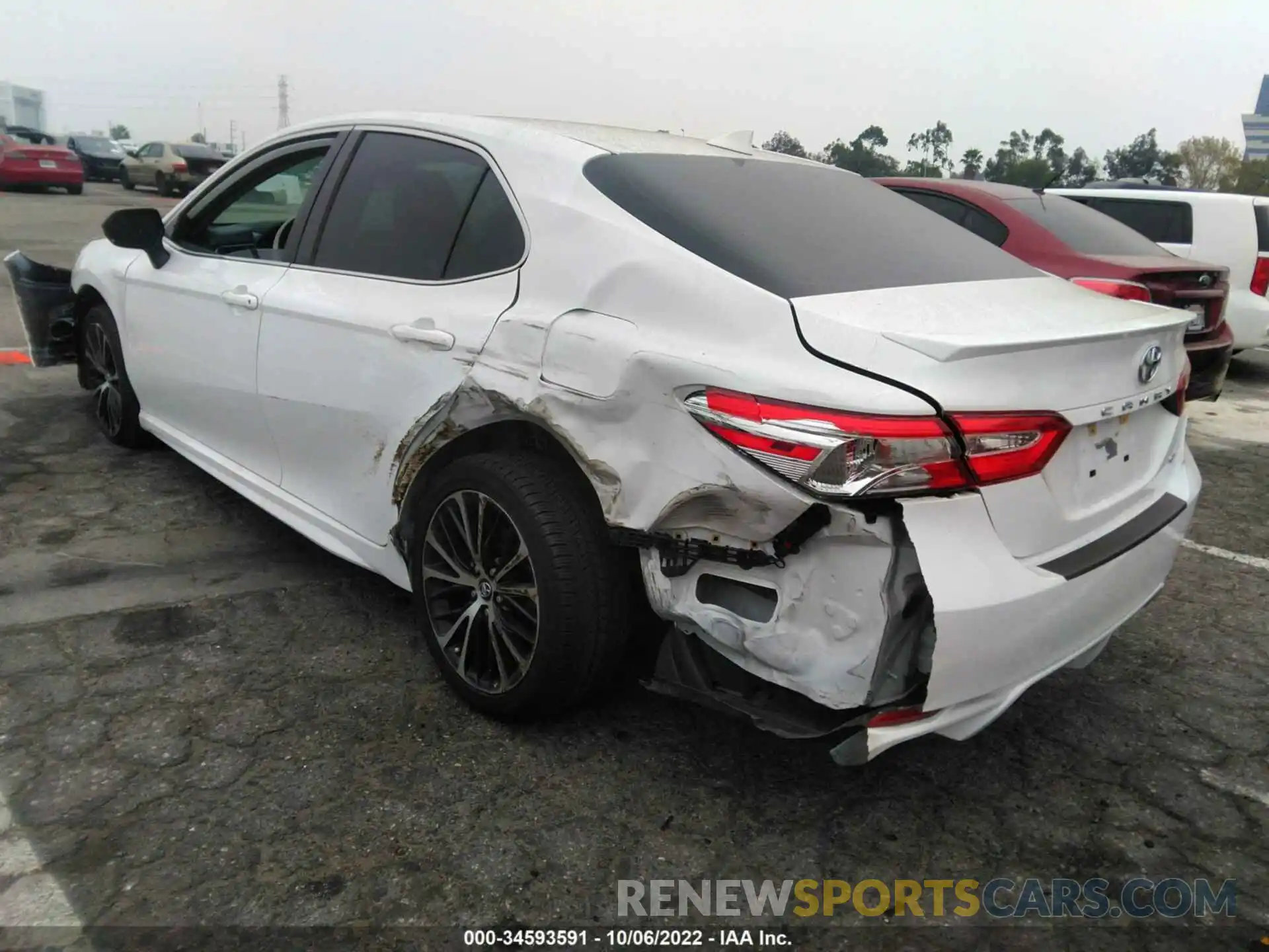 3 Photograph of a damaged car 4T1G11AK3LU862607 TOYOTA CAMRY 2020