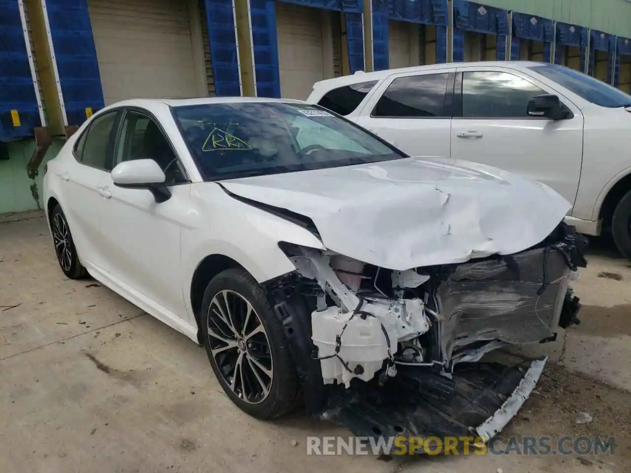 1 Photograph of a damaged car 4T1G11AK3LU879004 TOYOTA CAMRY 2020