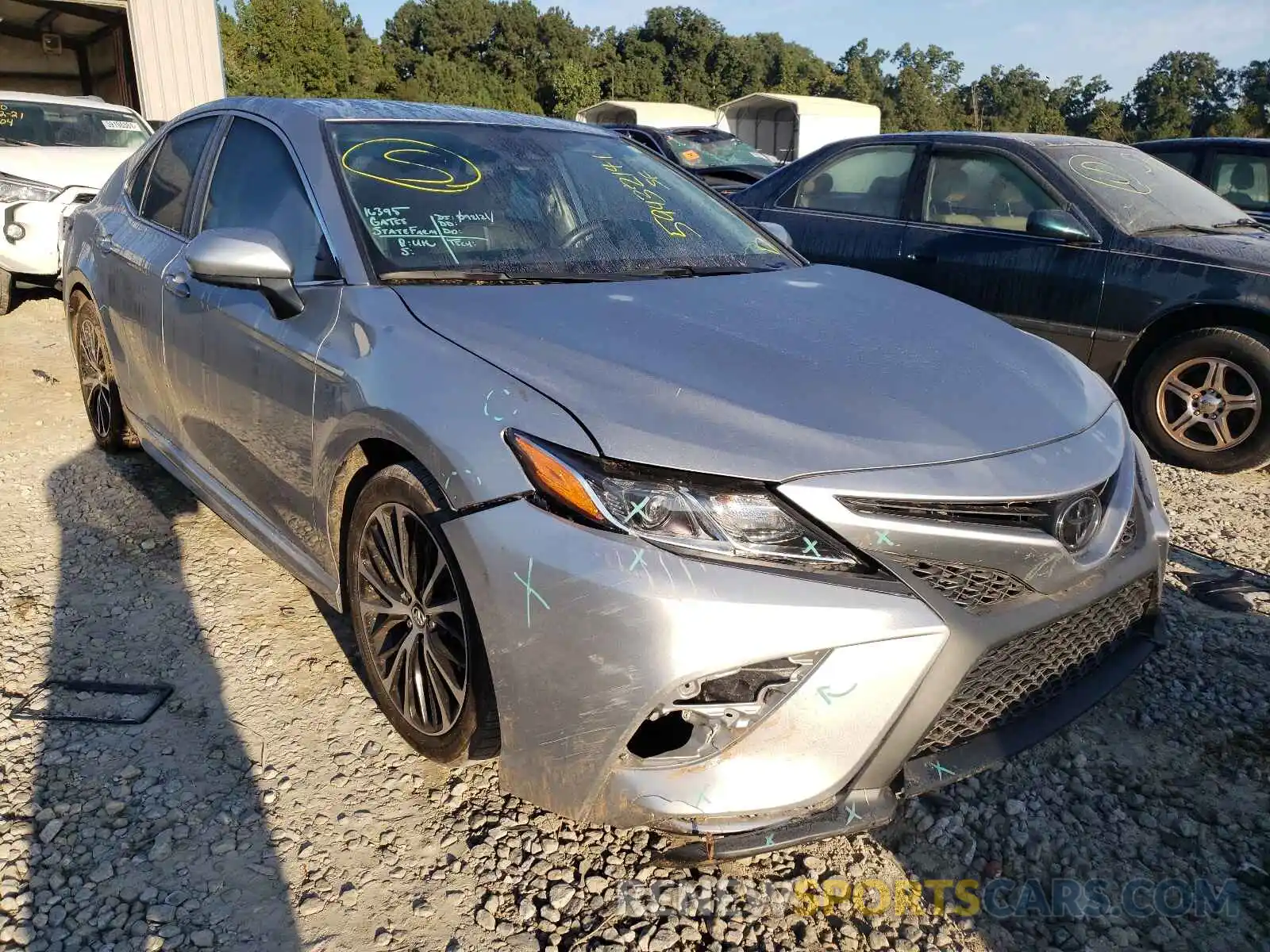 1 Photograph of a damaged car 4T1G11AK3LU895364 TOYOTA CAMRY 2020