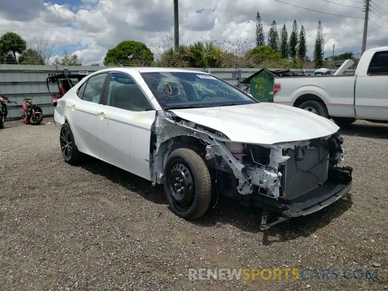 1 Photograph of a damaged car 4T1G11AK3LU898734 TOYOTA CAMRY 2020