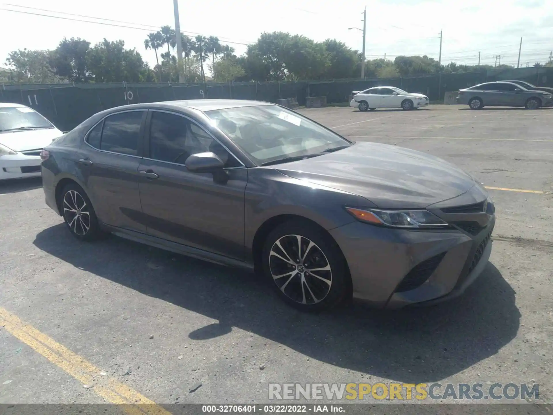 1 Photograph of a damaged car 4T1G11AK3LU901728 TOYOTA CAMRY 2020