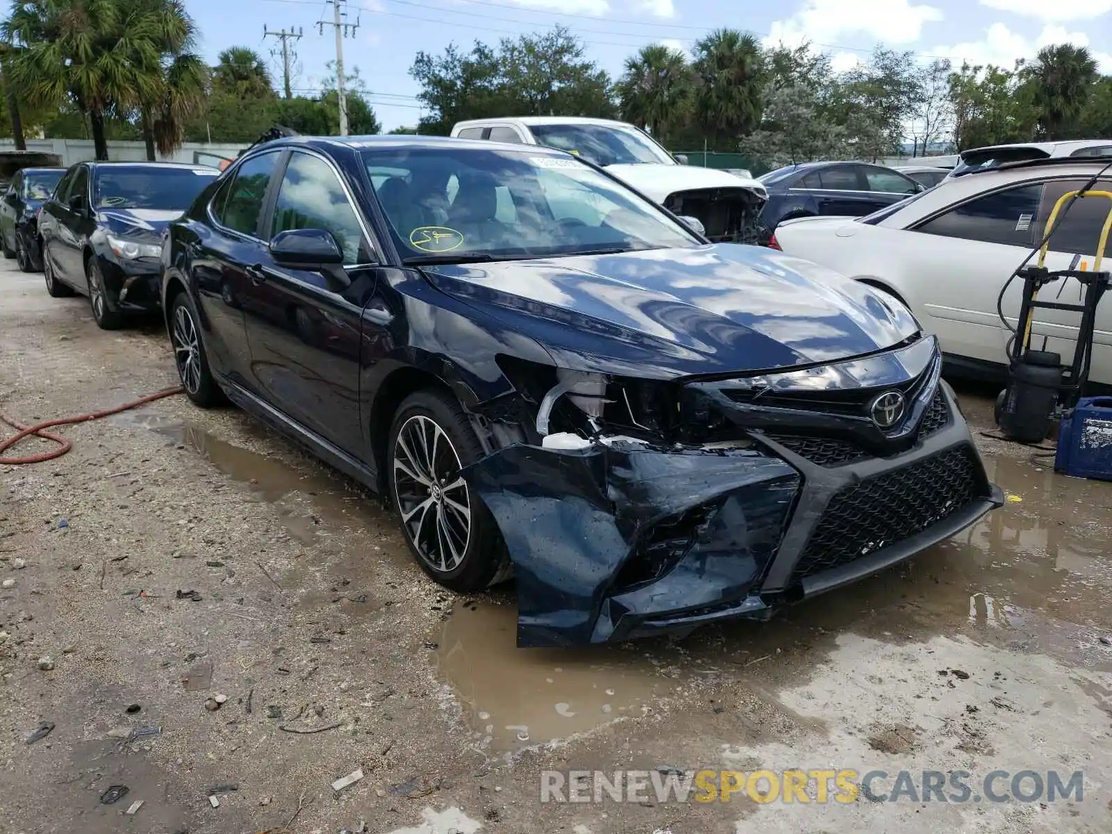 1 Photograph of a damaged car 4T1G11AK3LU905875 TOYOTA CAMRY 2020