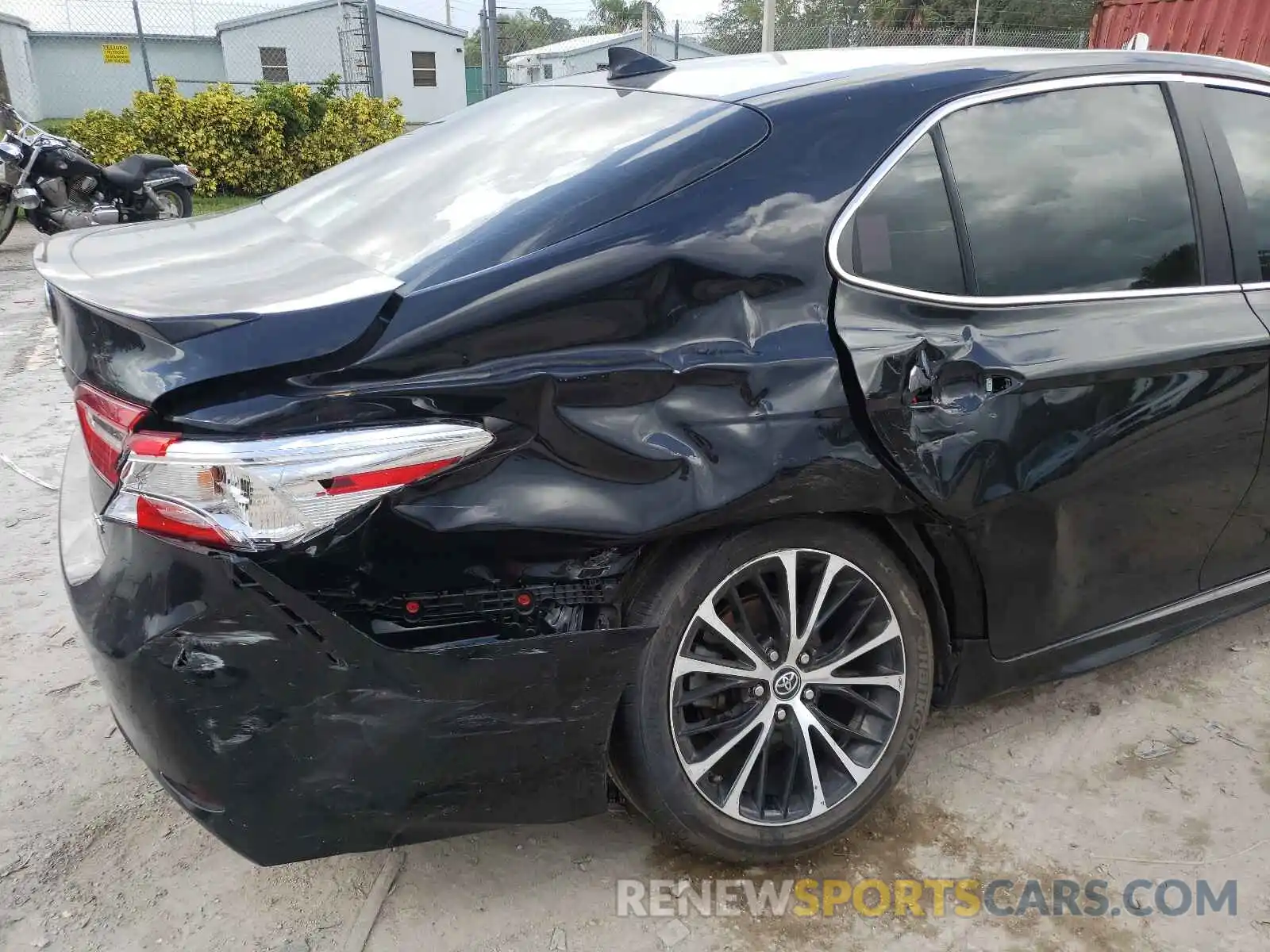 9 Photograph of a damaged car 4T1G11AK3LU922725 TOYOTA CAMRY 2020