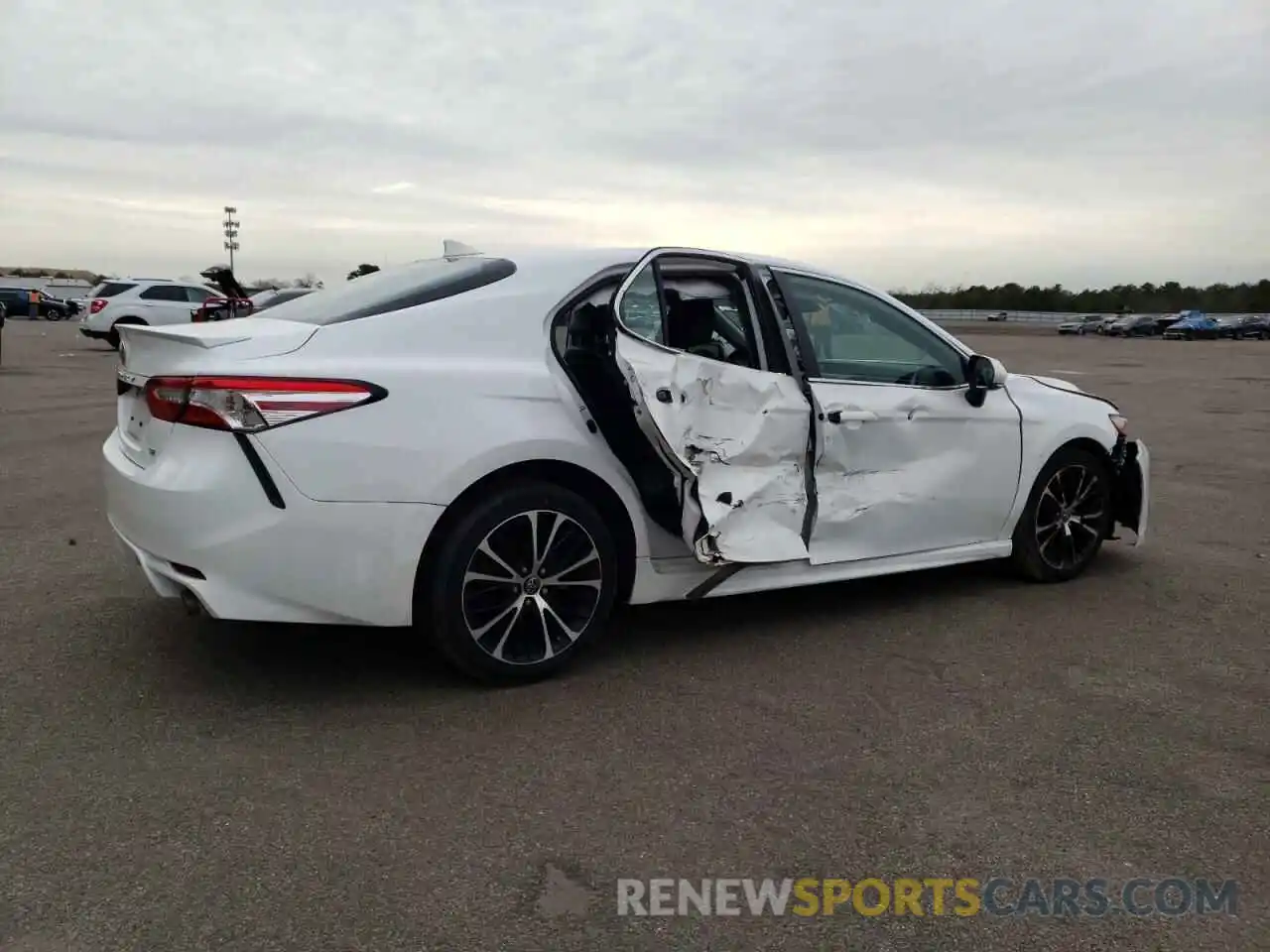 3 Photograph of a damaged car 4T1G11AK3LU929738 TOYOTA CAMRY 2020