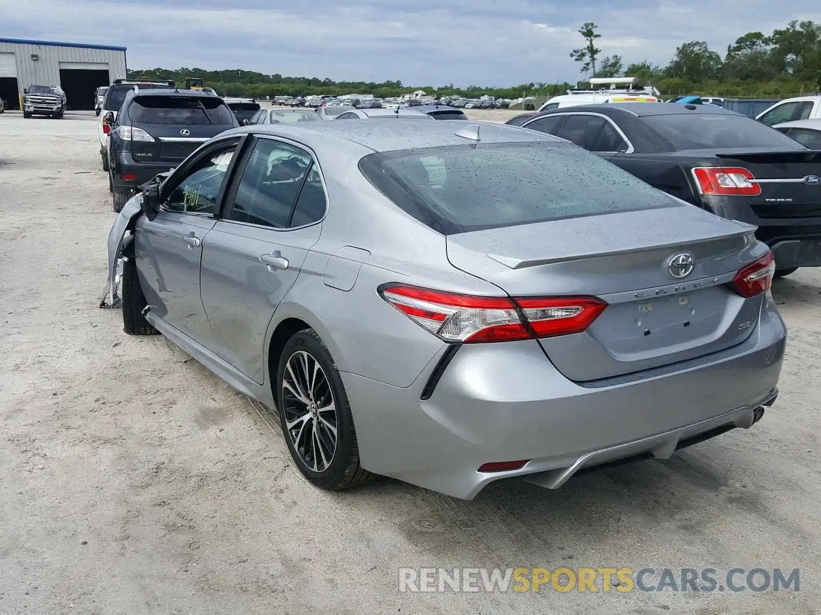 3 Photograph of a damaged car 4T1G11AK3LU933739 TOYOTA CAMRY 2020