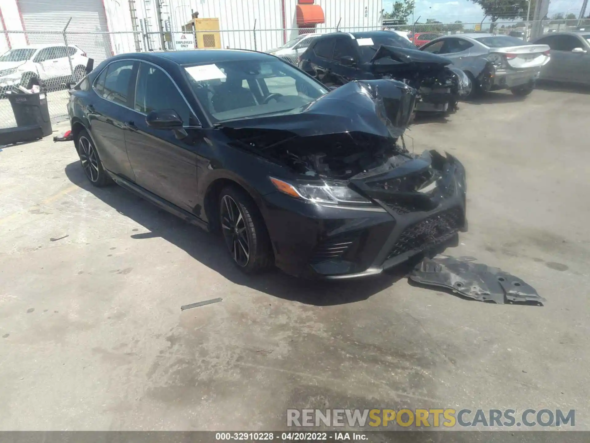 1 Photograph of a damaged car 4T1G11AK3LU935345 TOYOTA CAMRY 2020