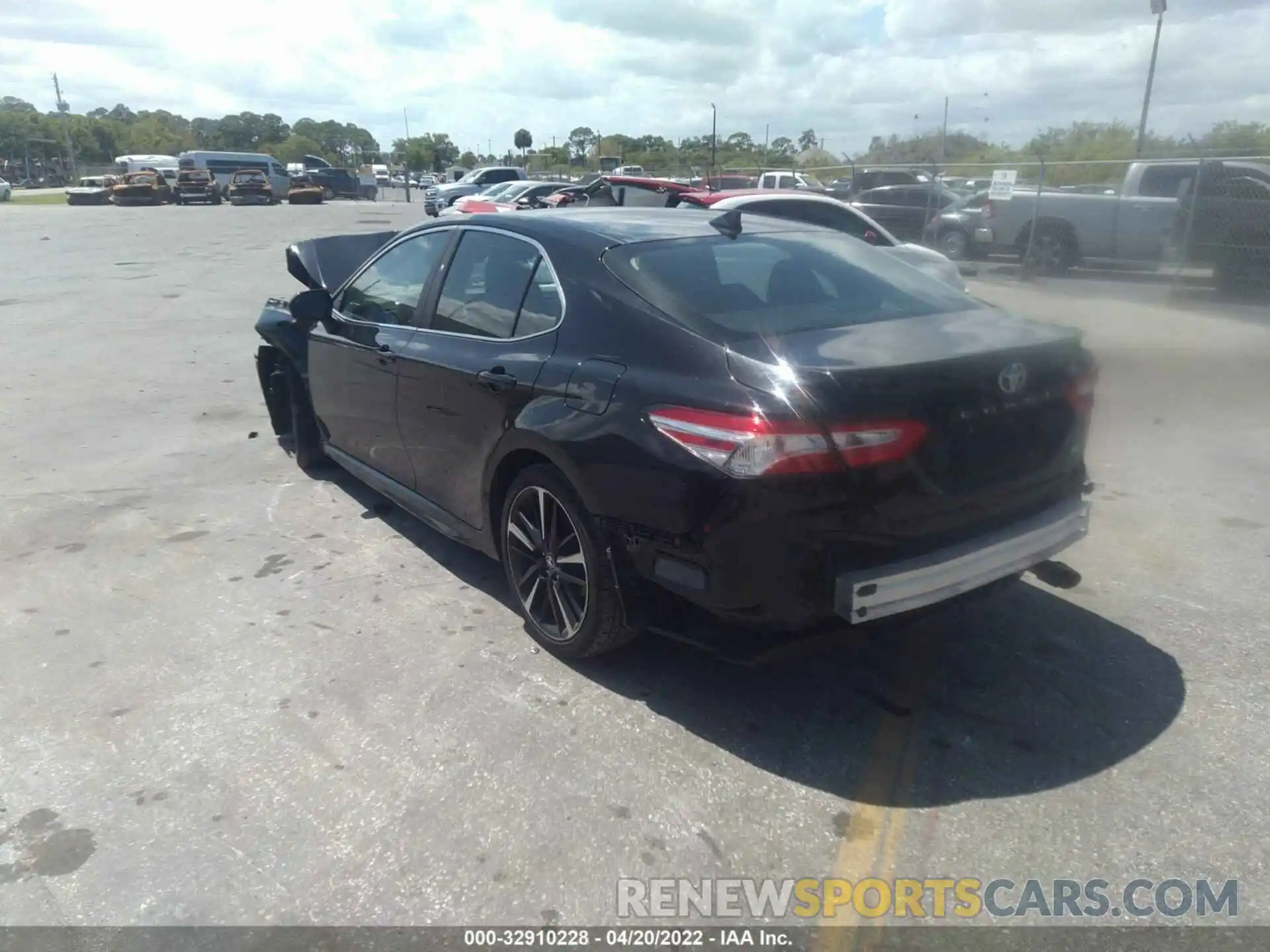 3 Photograph of a damaged car 4T1G11AK3LU935345 TOYOTA CAMRY 2020