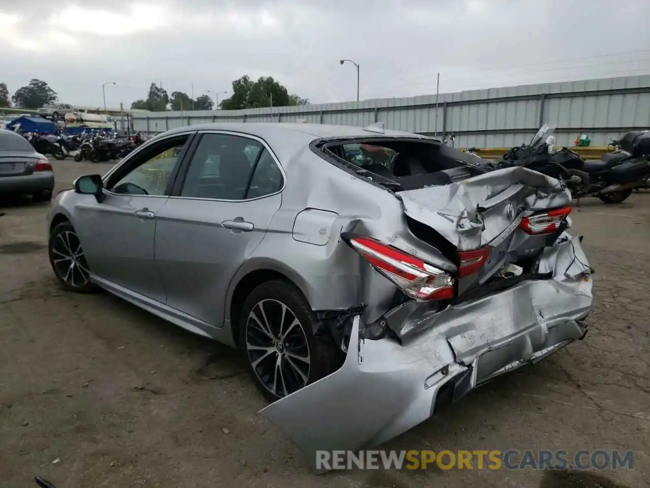 3 Photograph of a damaged car 4T1G11AK3LU939069 TOYOTA CAMRY 2020