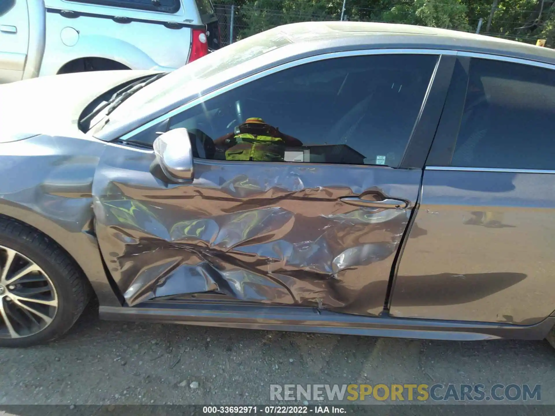 6 Photograph of a damaged car 4T1G11AK3LU940044 TOYOTA CAMRY 2020