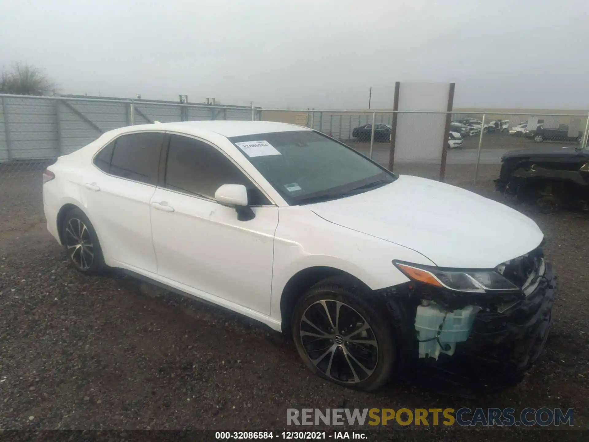 1 Photograph of a damaged car 4T1G11AK3LU945289 TOYOTA CAMRY 2020