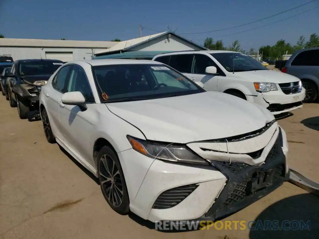 1 Photograph of a damaged car 4T1G11AK3LU945471 TOYOTA CAMRY 2020