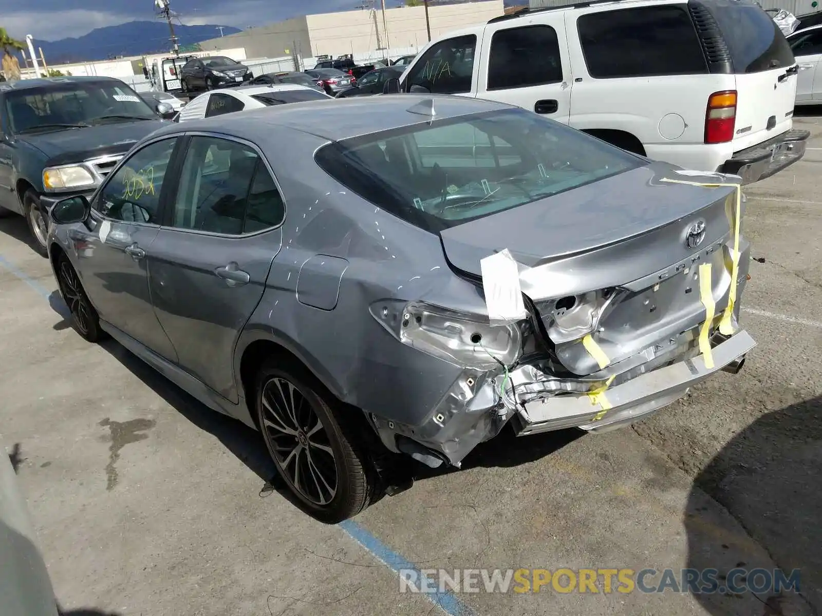 3 Photograph of a damaged car 4T1G11AK3LU960164 TOYOTA CAMRY 2020