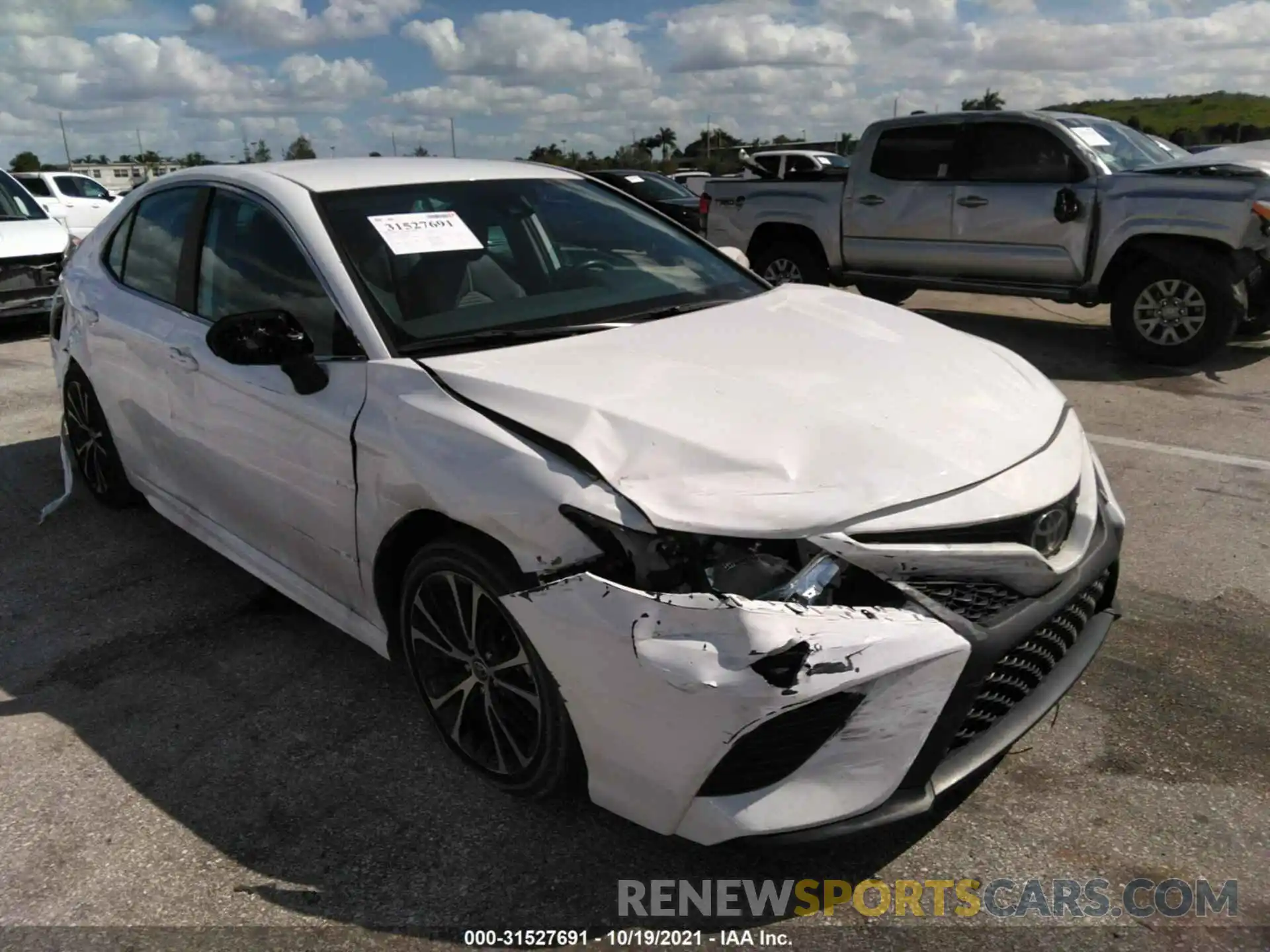 1 Photograph of a damaged car 4T1G11AK3LU962660 TOYOTA CAMRY 2020