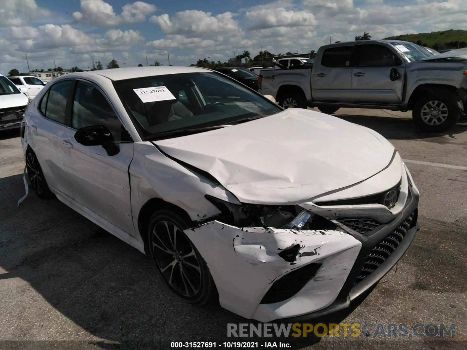 6 Photograph of a damaged car 4T1G11AK3LU962660 TOYOTA CAMRY 2020