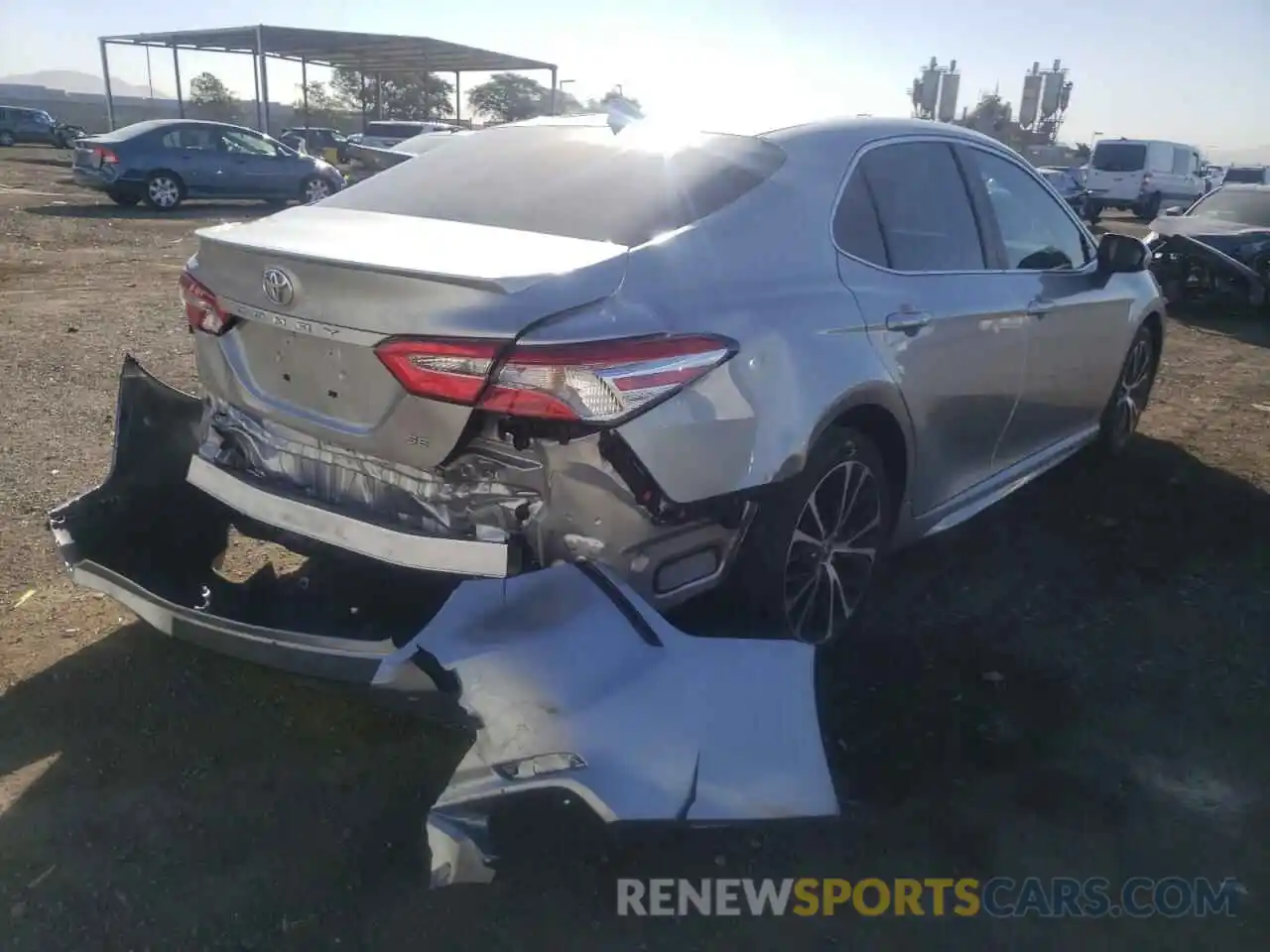 4 Photograph of a damaged car 4T1G11AK3LU987770 TOYOTA CAMRY 2020