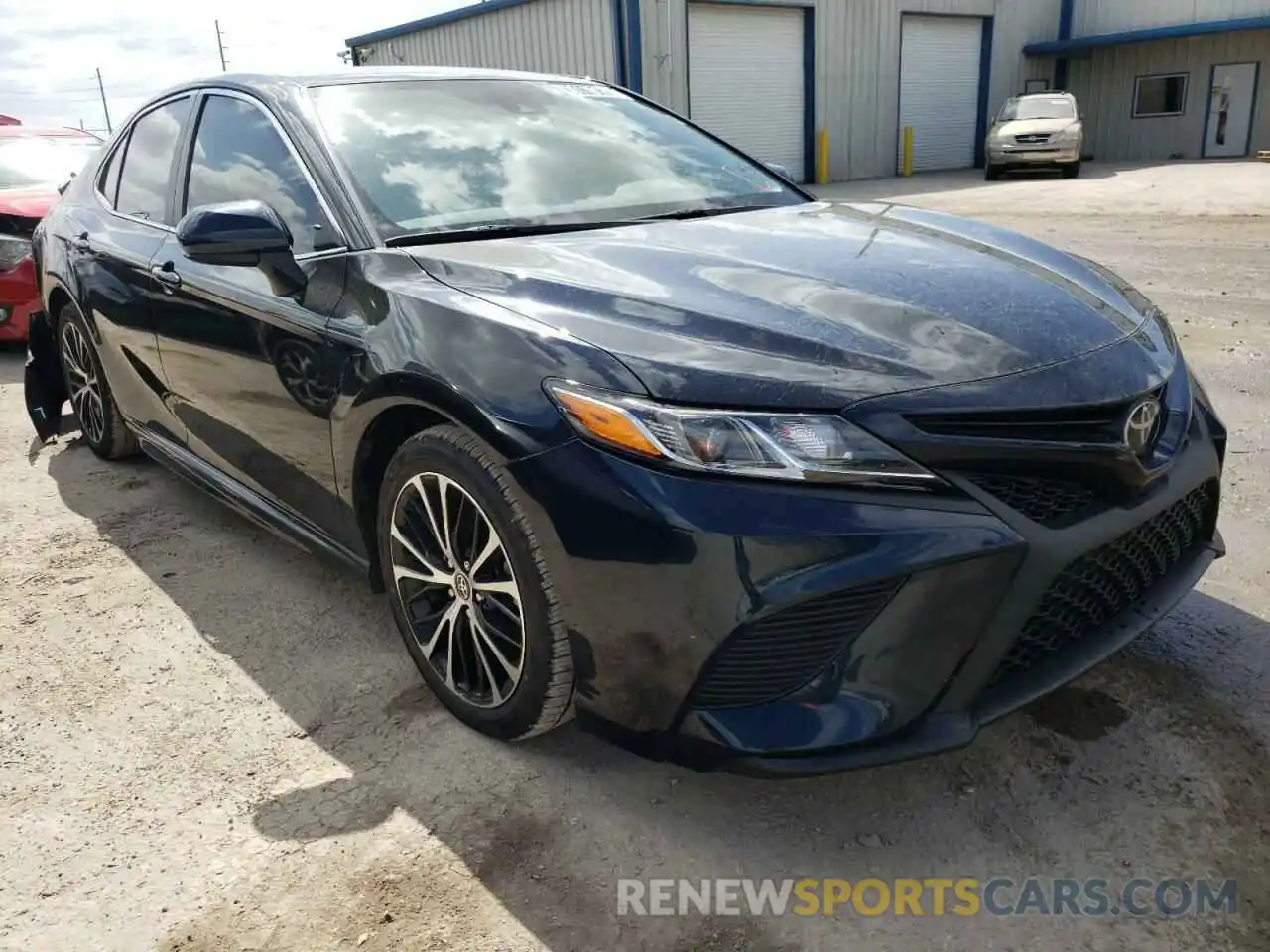 1 Photograph of a damaged car 4T1G11AK3LU992192 TOYOTA CAMRY 2020