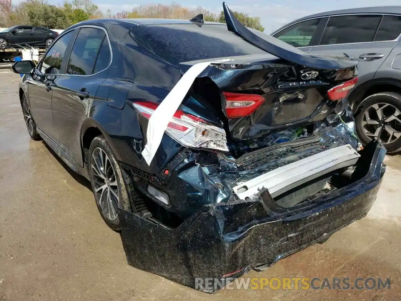 3 Photograph of a damaged car 4T1G11AK3LU992192 TOYOTA CAMRY 2020