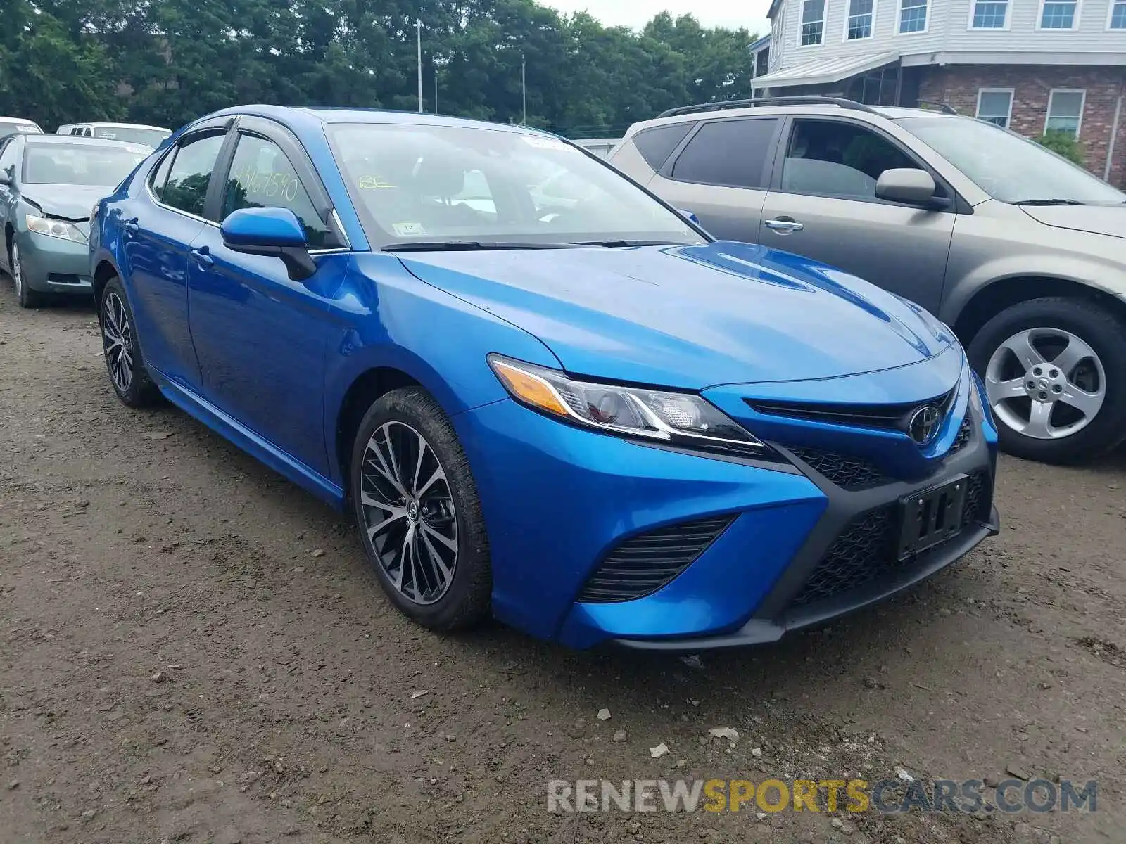 1 Photograph of a damaged car 4T1G11AK4LU305530 TOYOTA CAMRY 2020