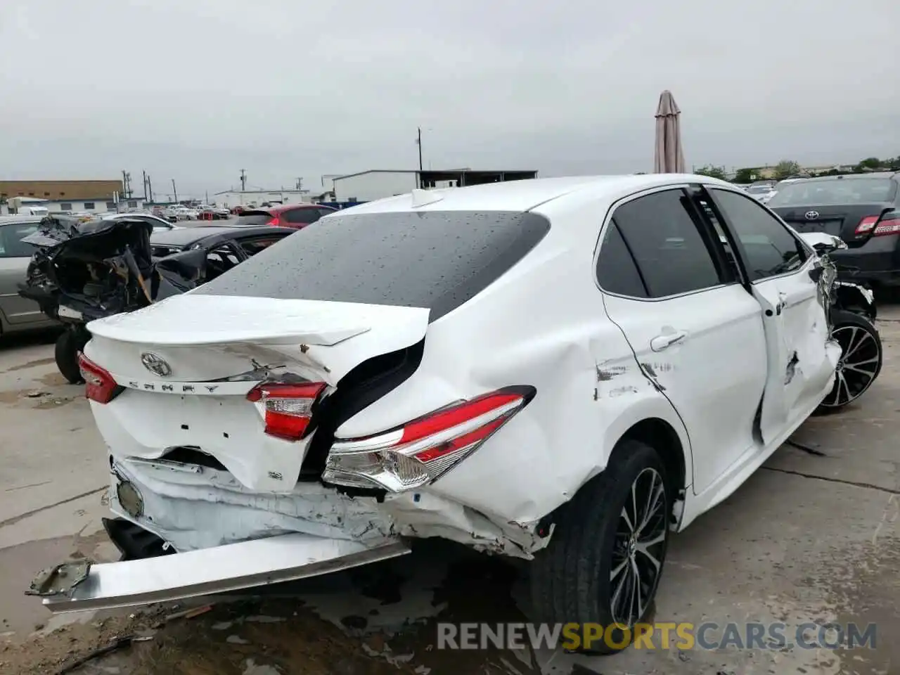 4 Photograph of a damaged car 4T1G11AK4LU307178 TOYOTA CAMRY 2020