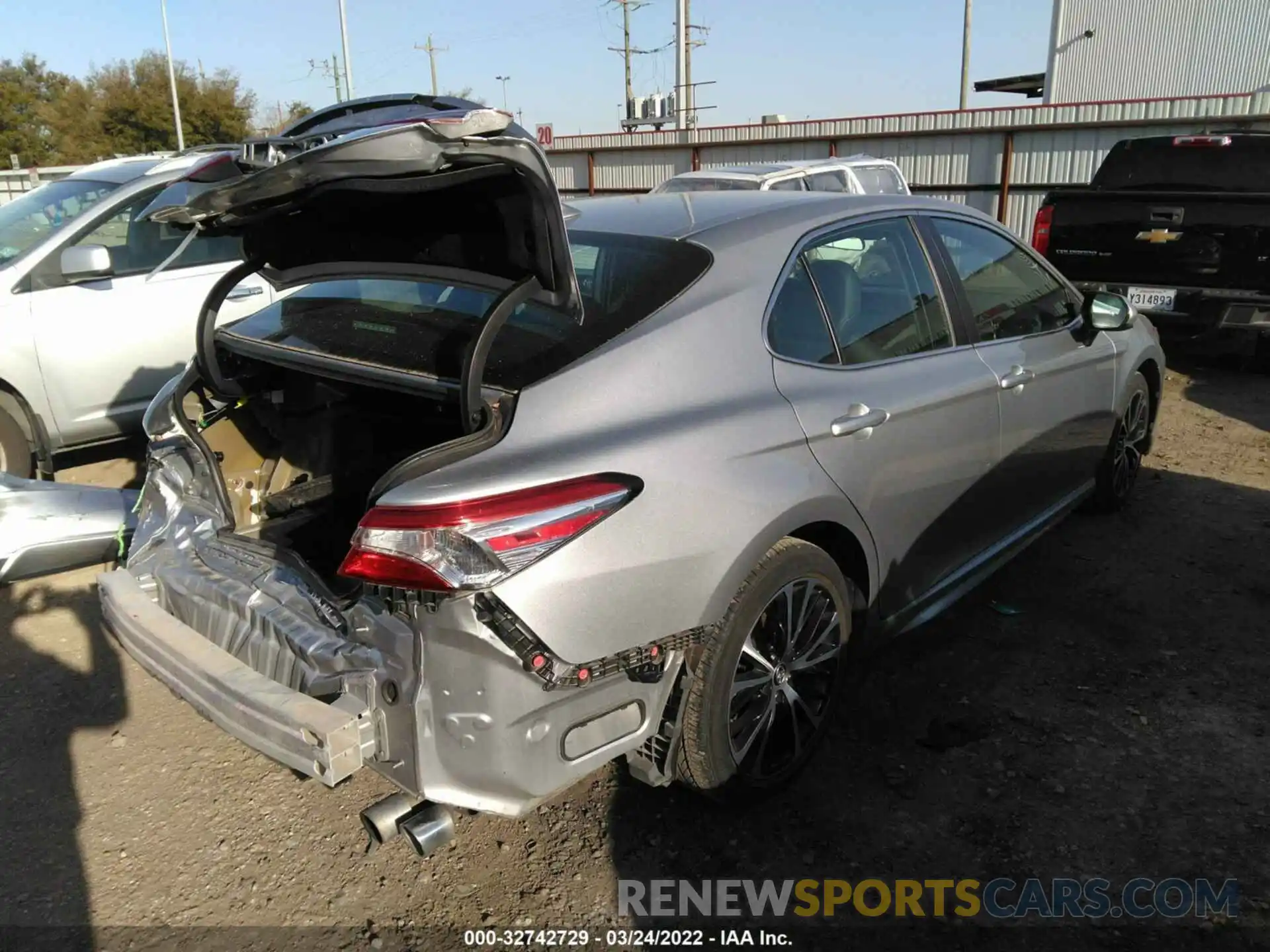 4 Photograph of a damaged car 4T1G11AK4LU323378 TOYOTA CAMRY 2020