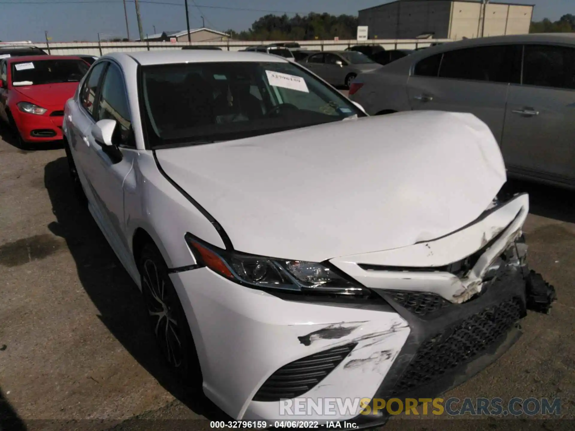 1 Photograph of a damaged car 4T1G11AK4LU328533 TOYOTA CAMRY 2020