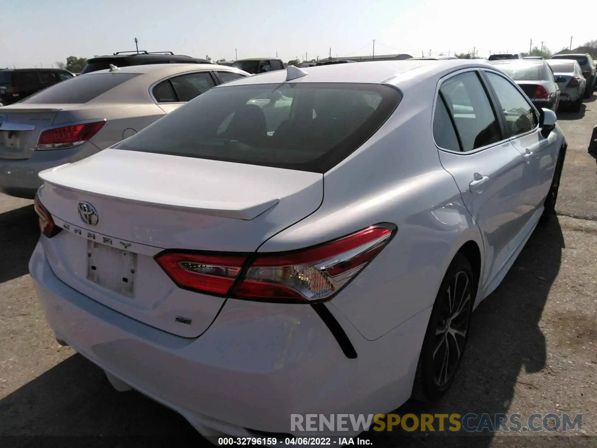 4 Photograph of a damaged car 4T1G11AK4LU328533 TOYOTA CAMRY 2020