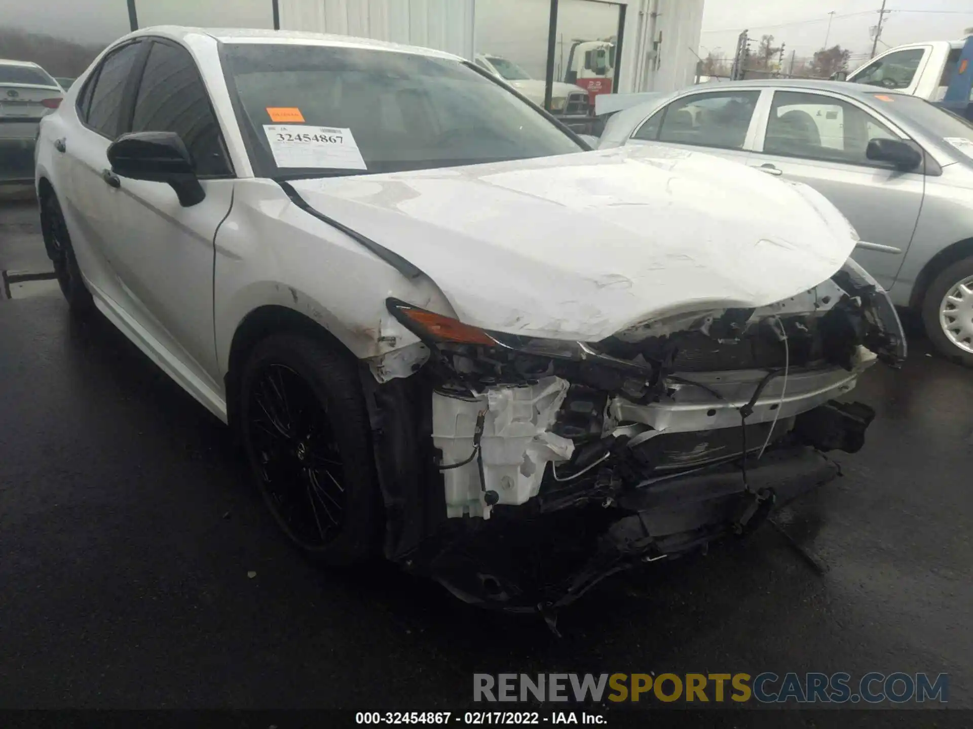 1 Photograph of a damaged car 4T1G11AK4LU331139 TOYOTA CAMRY 2020