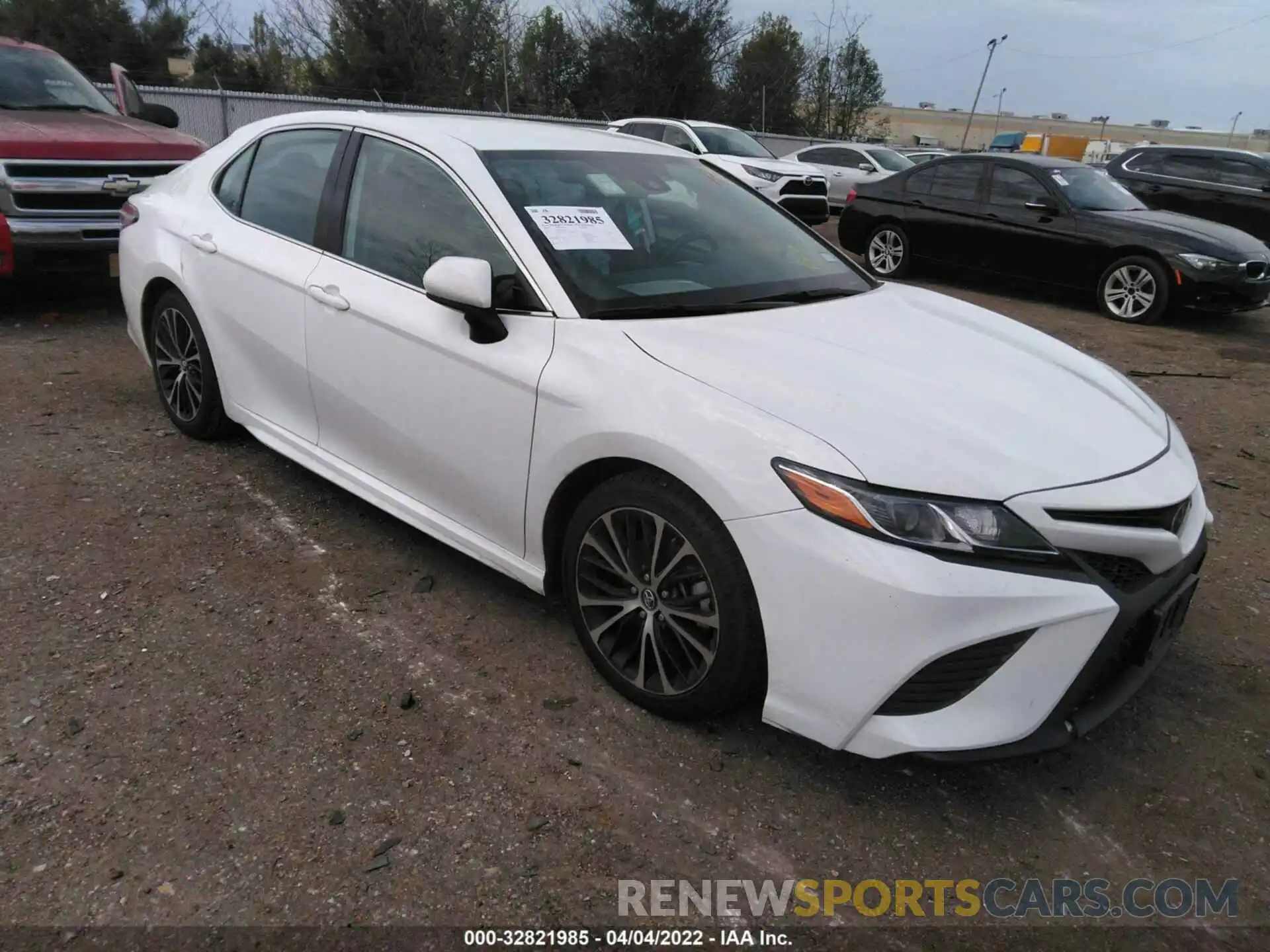 1 Photograph of a damaged car 4T1G11AK4LU333540 TOYOTA CAMRY 2020