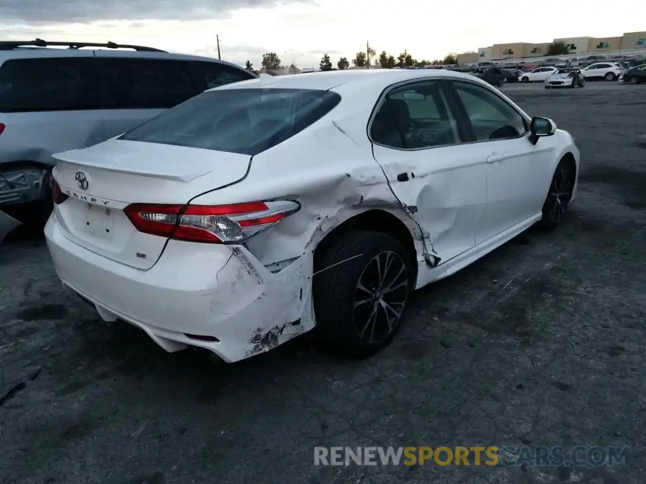 4 Photograph of a damaged car 4T1G11AK4LU340374 TOYOTA CAMRY 2020