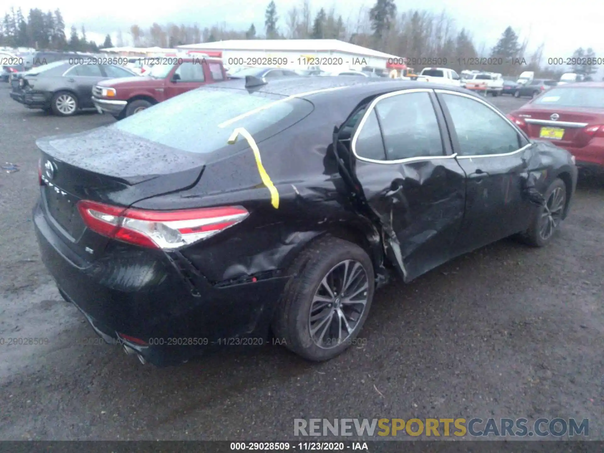 4 Photograph of a damaged car 4T1G11AK4LU352587 TOYOTA CAMRY 2020