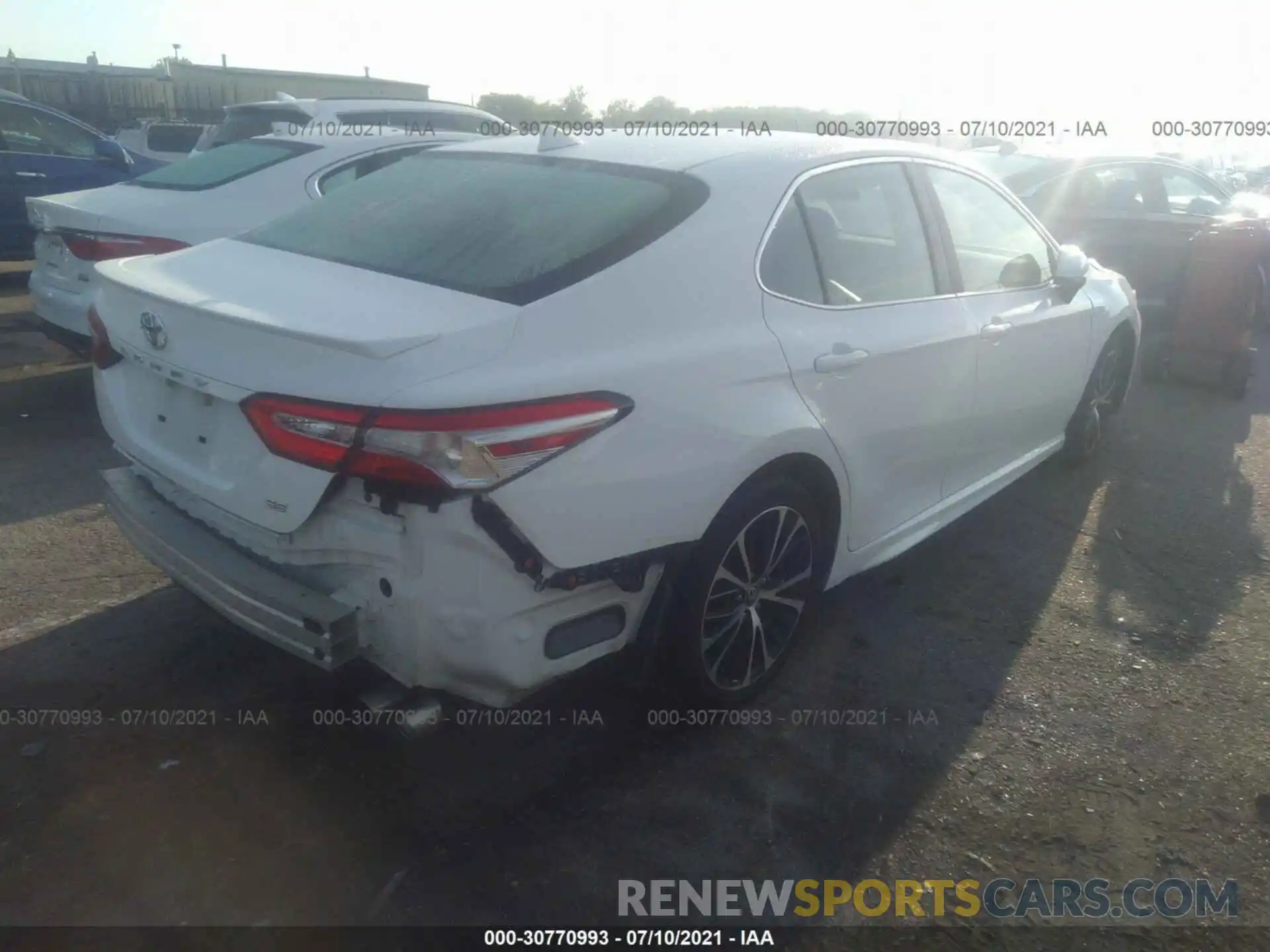 4 Photograph of a damaged car 4T1G11AK4LU356736 TOYOTA CAMRY 2020