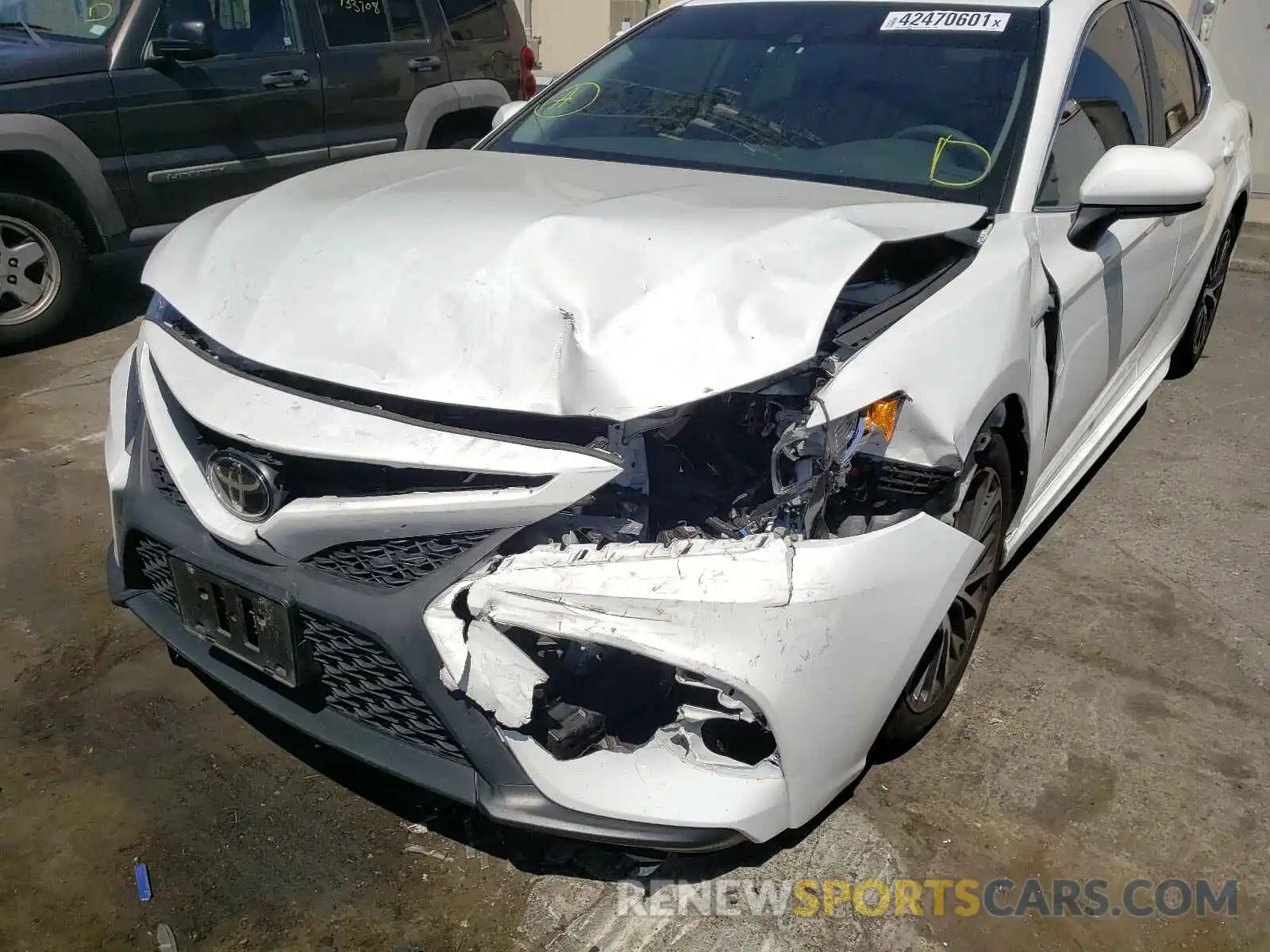 9 Photograph of a damaged car 4T1G11AK4LU360527 TOYOTA CAMRY 2020