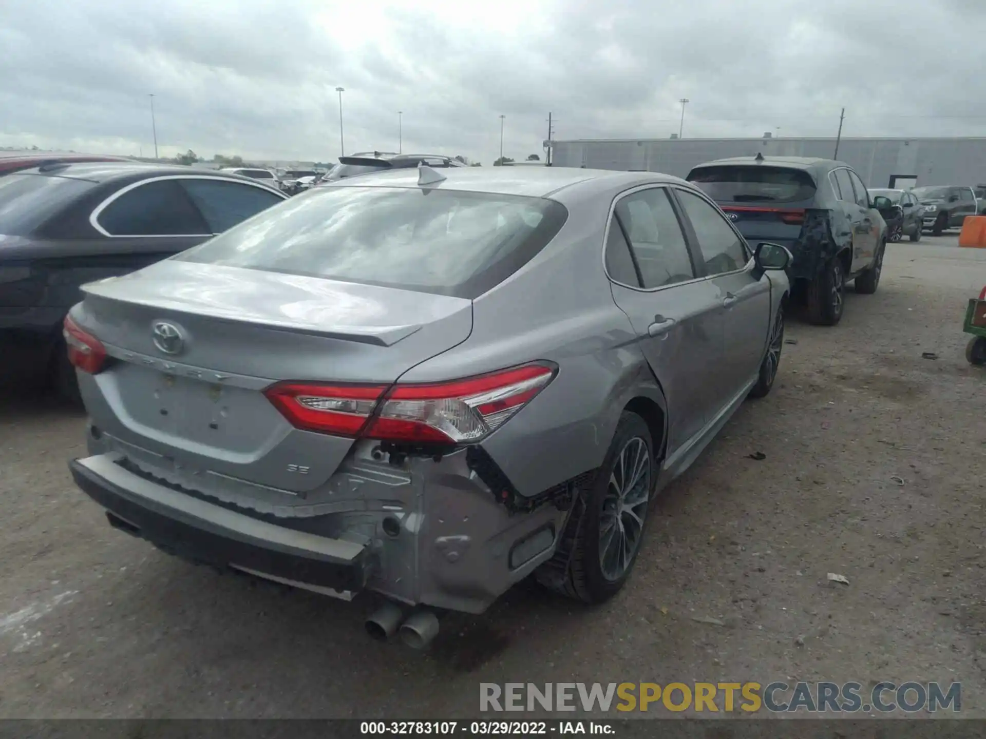 4 Photograph of a damaged car 4T1G11AK4LU360883 TOYOTA CAMRY 2020