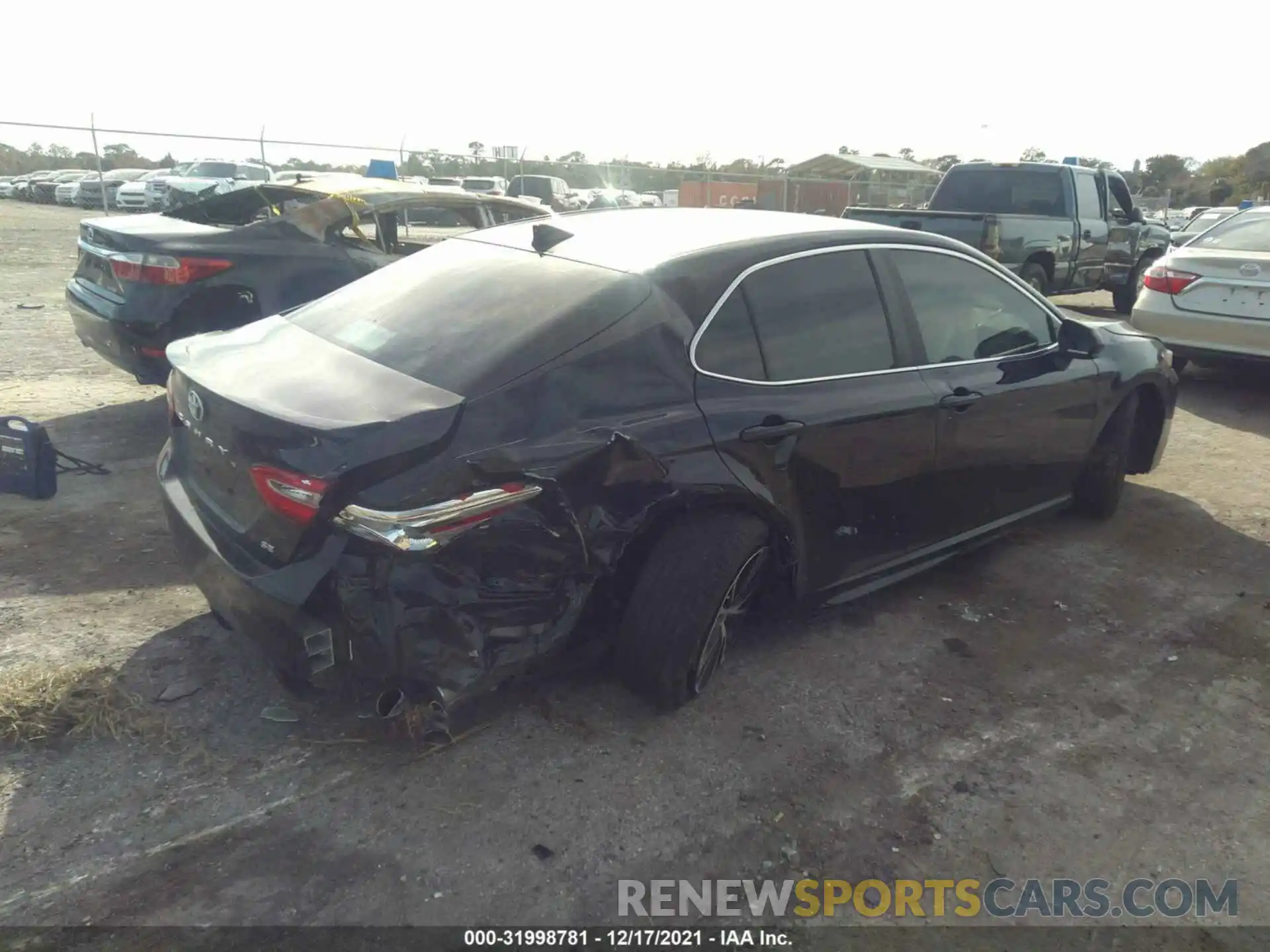 4 Фотография поврежденного автомобиля 4T1G11AK4LU365789 TOYOTA CAMRY 2020