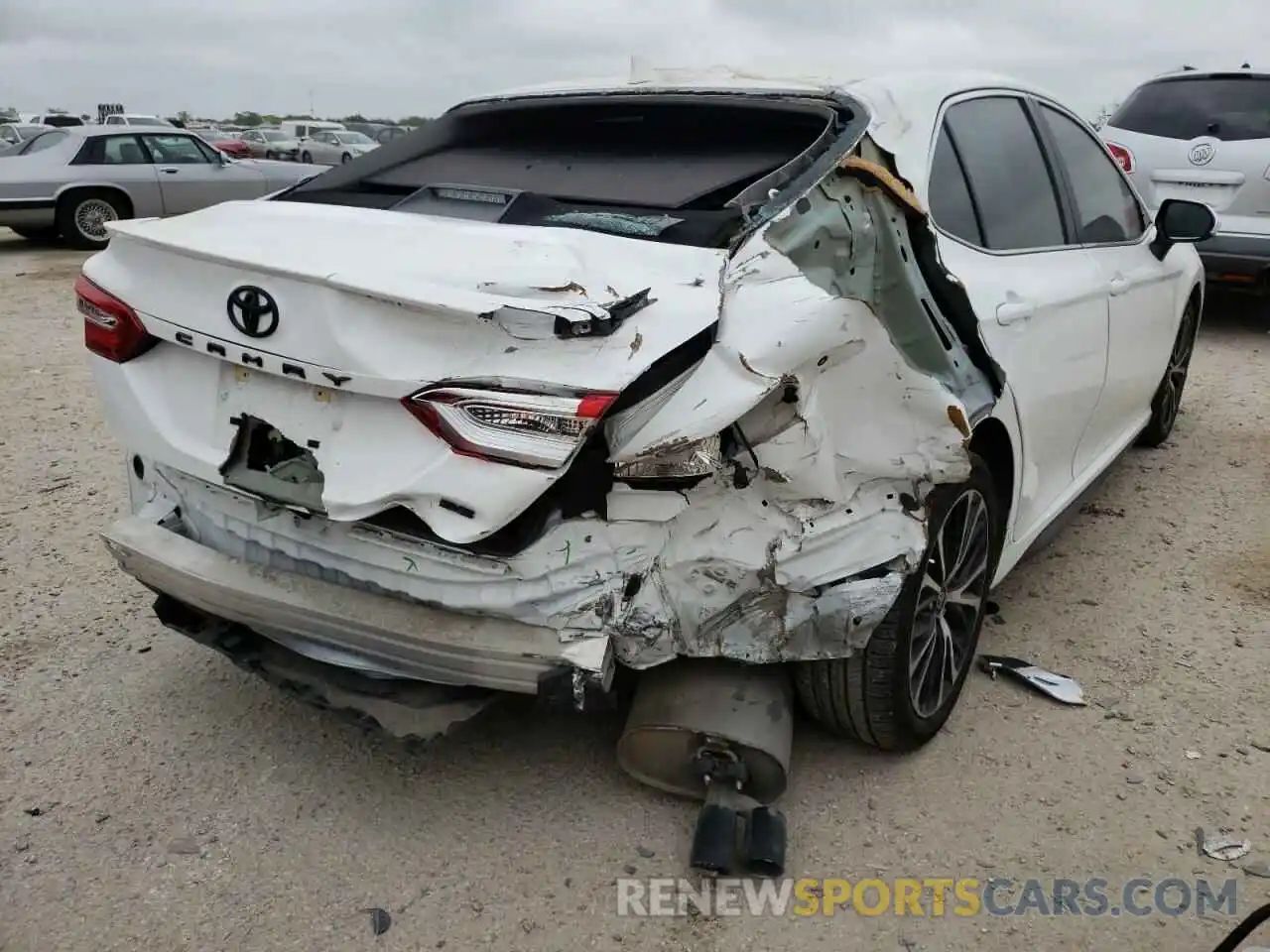 4 Photograph of a damaged car 4T1G11AK4LU386609 TOYOTA CAMRY 2020