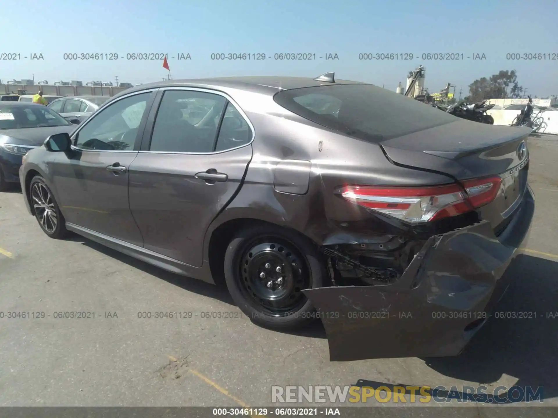 3 Photograph of a damaged car 4T1G11AK4LU392135 TOYOTA CAMRY 2020