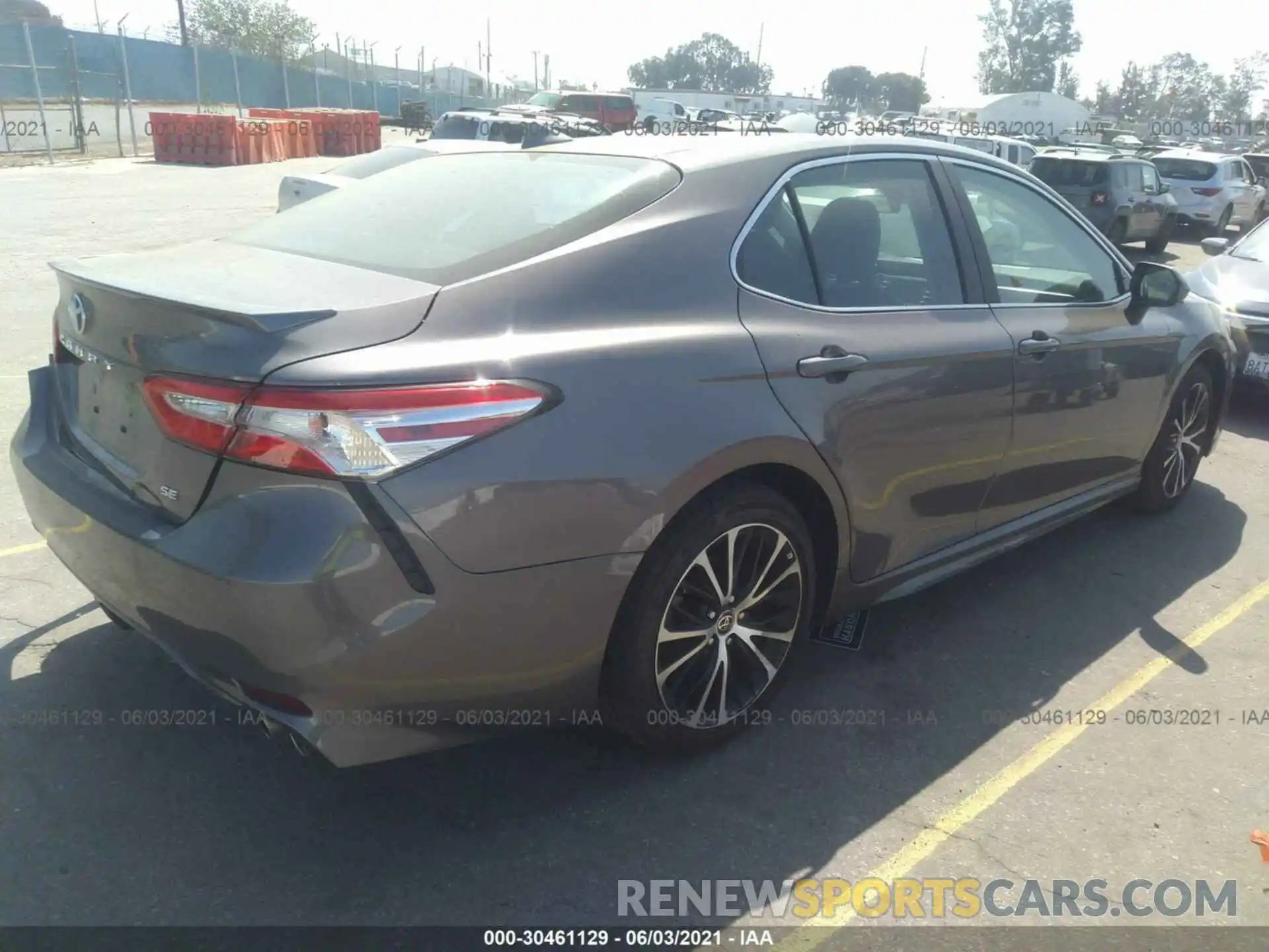 4 Photograph of a damaged car 4T1G11AK4LU392135 TOYOTA CAMRY 2020