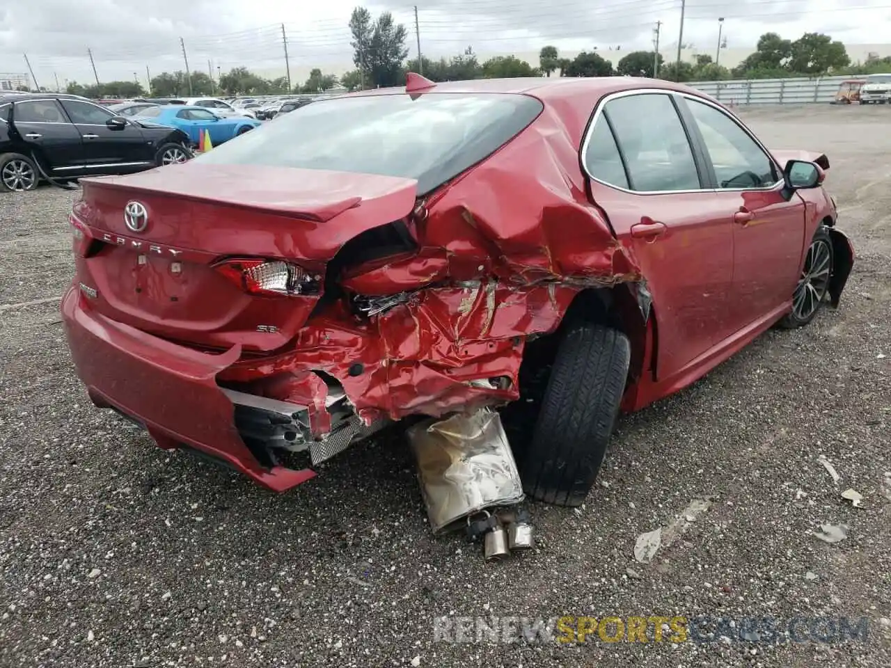 4 Photograph of a damaged car 4T1G11AK4LU400394 TOYOTA CAMRY 2020