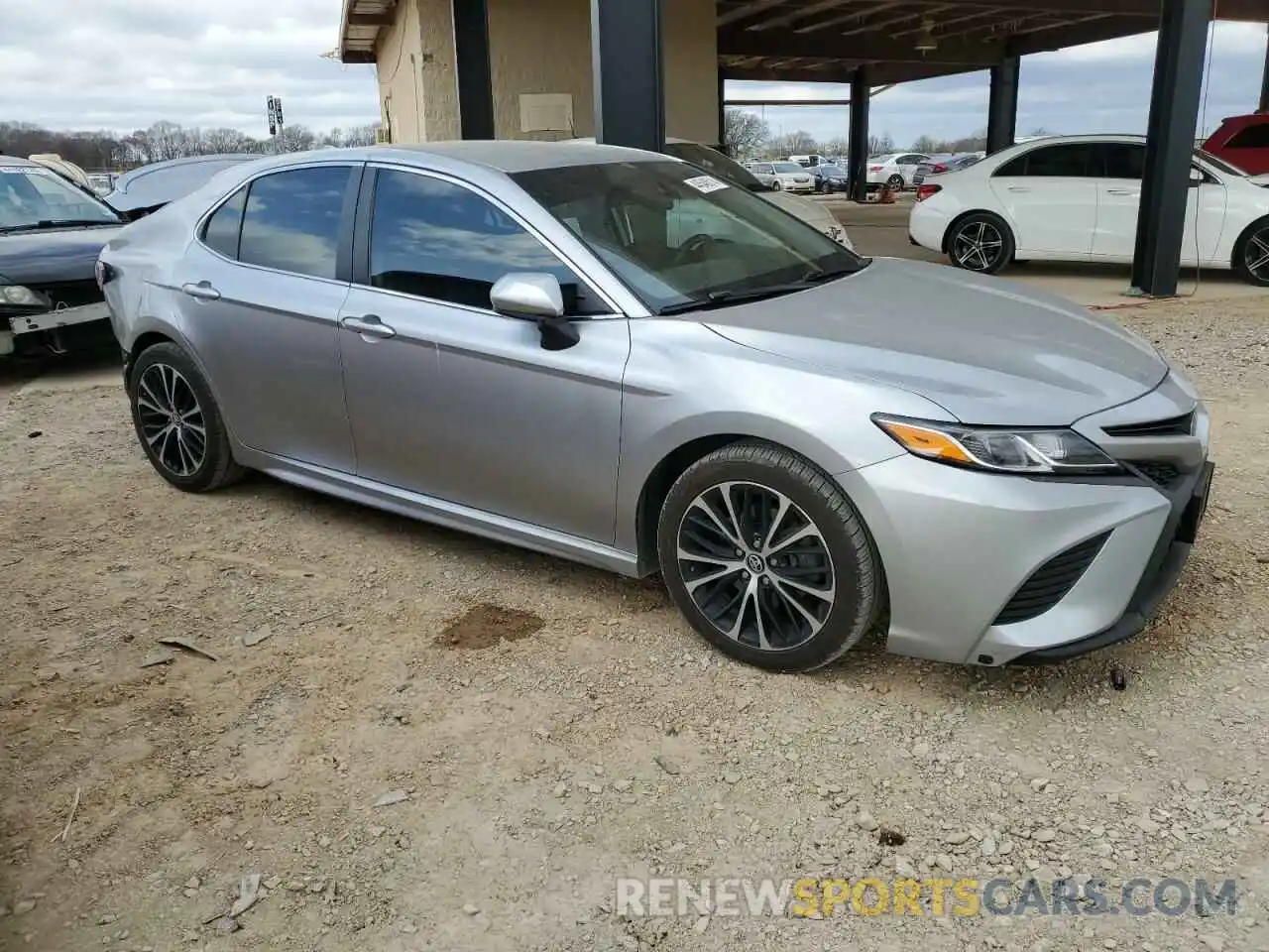 4 Photograph of a damaged car 4T1G11AK4LU869064 TOYOTA CAMRY 2020