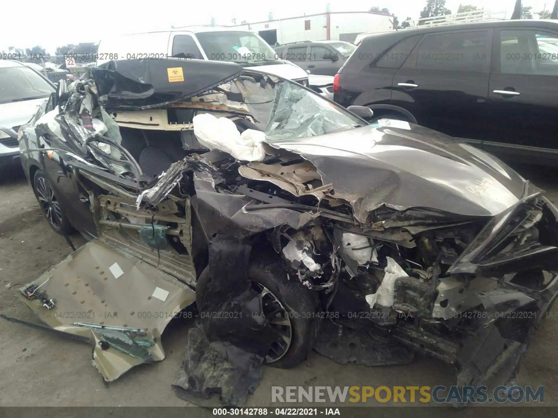 1 Photograph of a damaged car 4T1G11AK4LU872479 TOYOTA CAMRY 2020