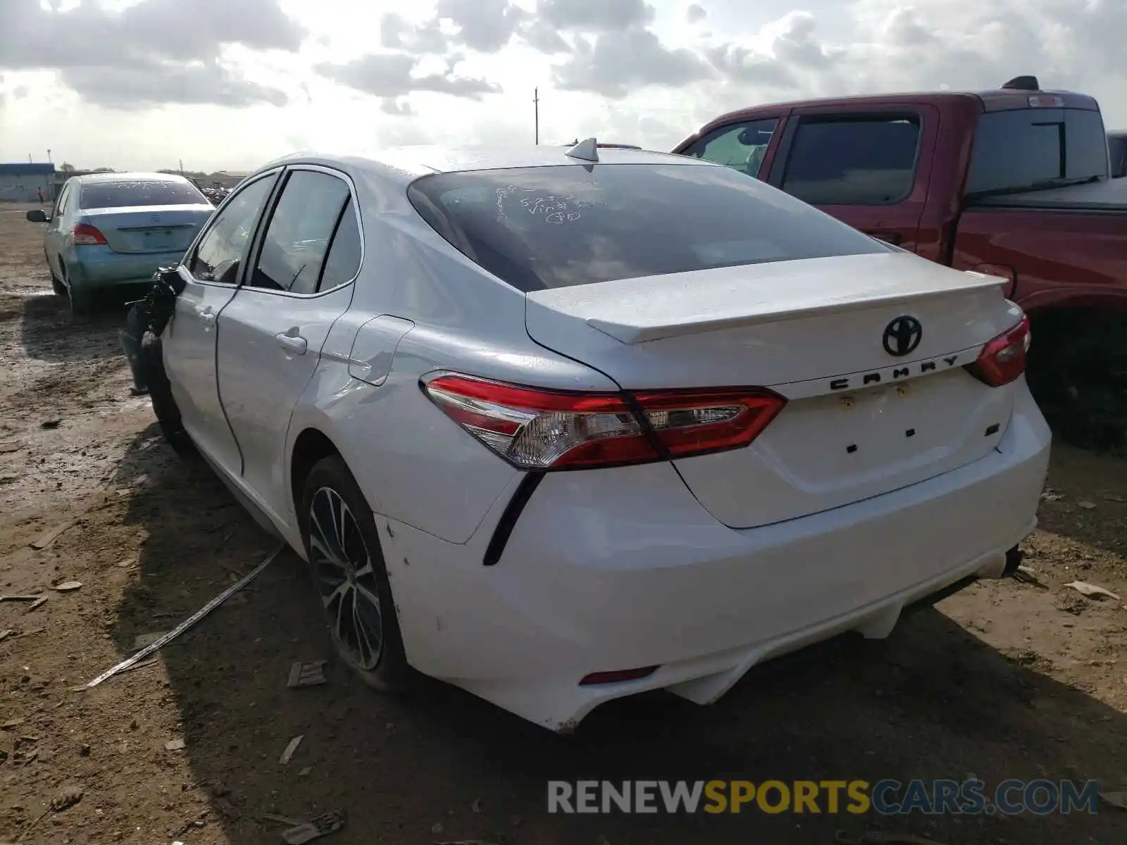 3 Photograph of a damaged car 4T1G11AK4LU873275 TOYOTA CAMRY 2020