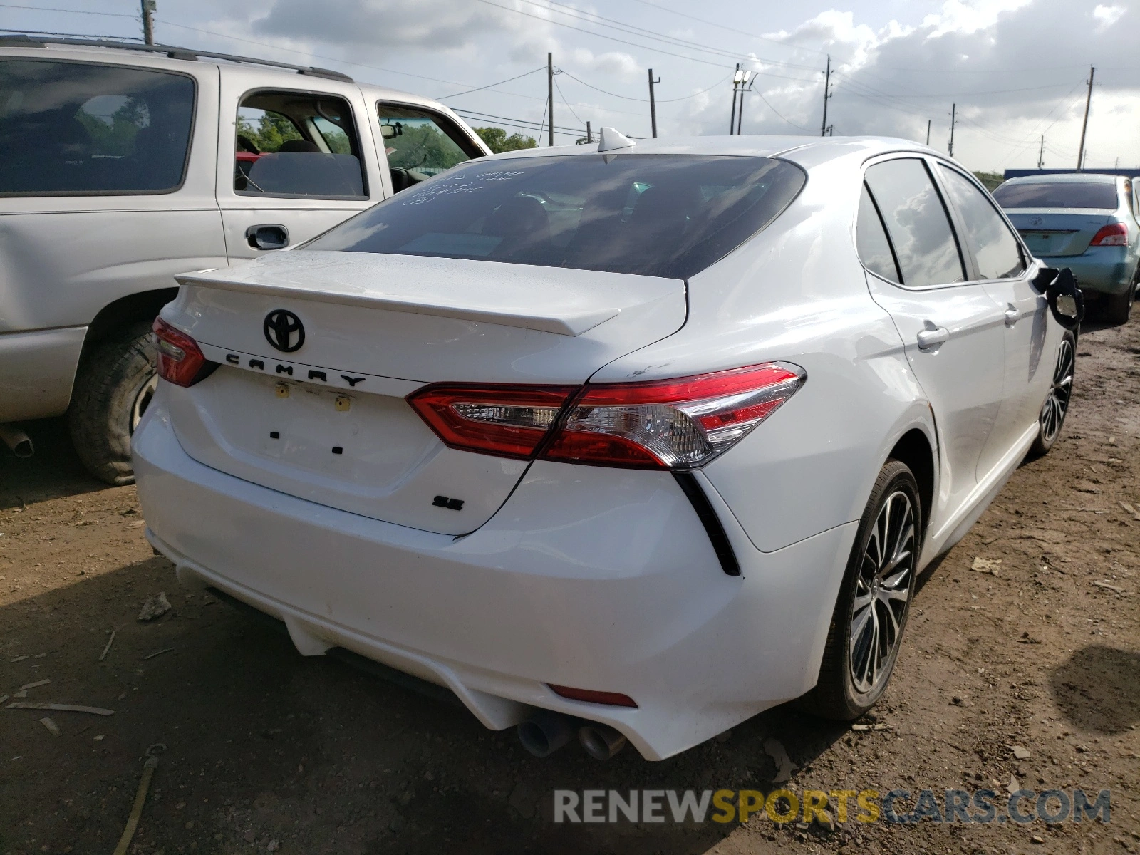 4 Photograph of a damaged car 4T1G11AK4LU873275 TOYOTA CAMRY 2020