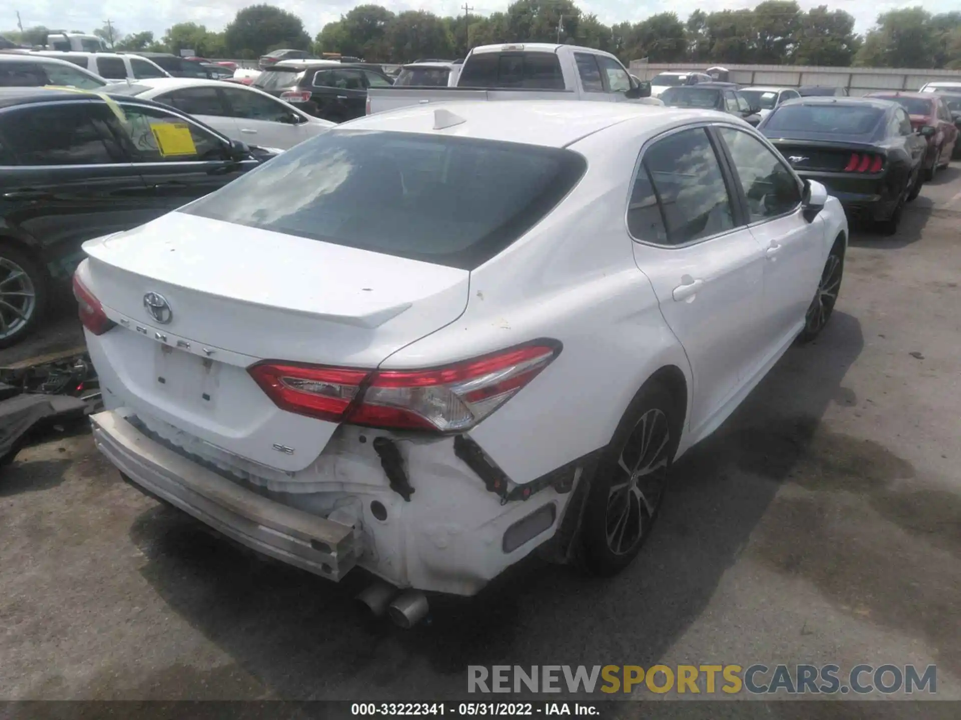 4 Photograph of a damaged car 4T1G11AK4LU888276 TOYOTA CAMRY 2020