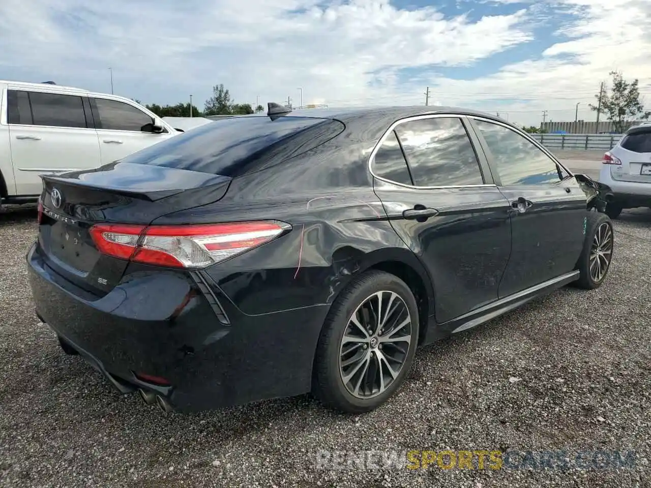 4 Photograph of a damaged car 4T1G11AK4LU902094 TOYOTA CAMRY 2020