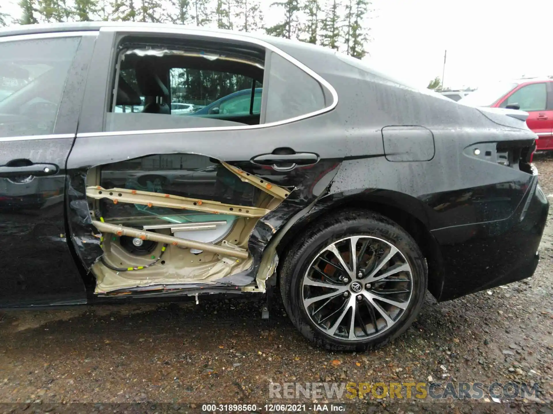 6 Photograph of a damaged car 4T1G11AK4LU905299 TOYOTA CAMRY 2020