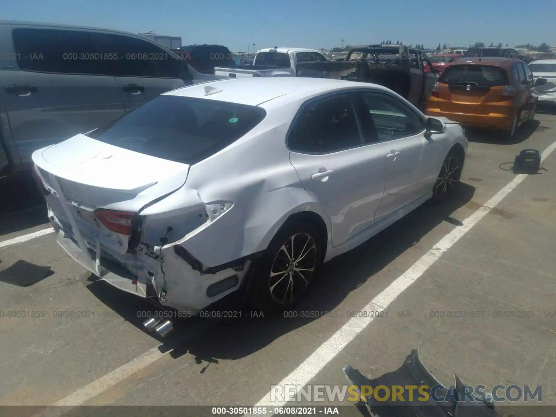 4 Photograph of a damaged car 4T1G11AK4LU908686 TOYOTA CAMRY 2020