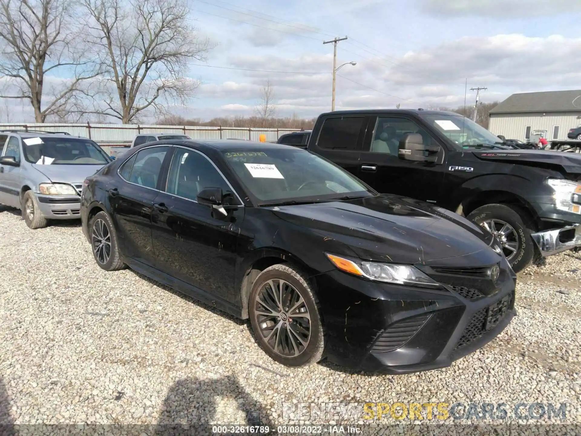 1 Photograph of a damaged car 4T1G11AK4LU923589 TOYOTA CAMRY 2020