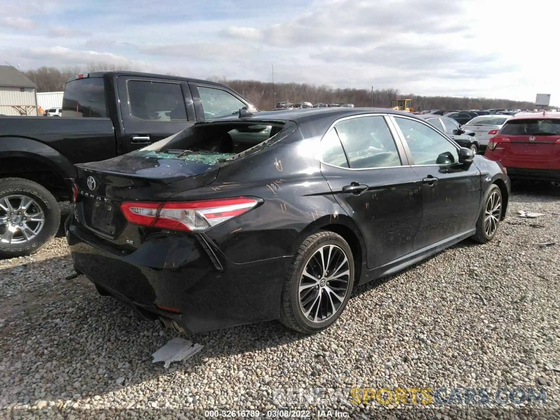 4 Photograph of a damaged car 4T1G11AK4LU923589 TOYOTA CAMRY 2020