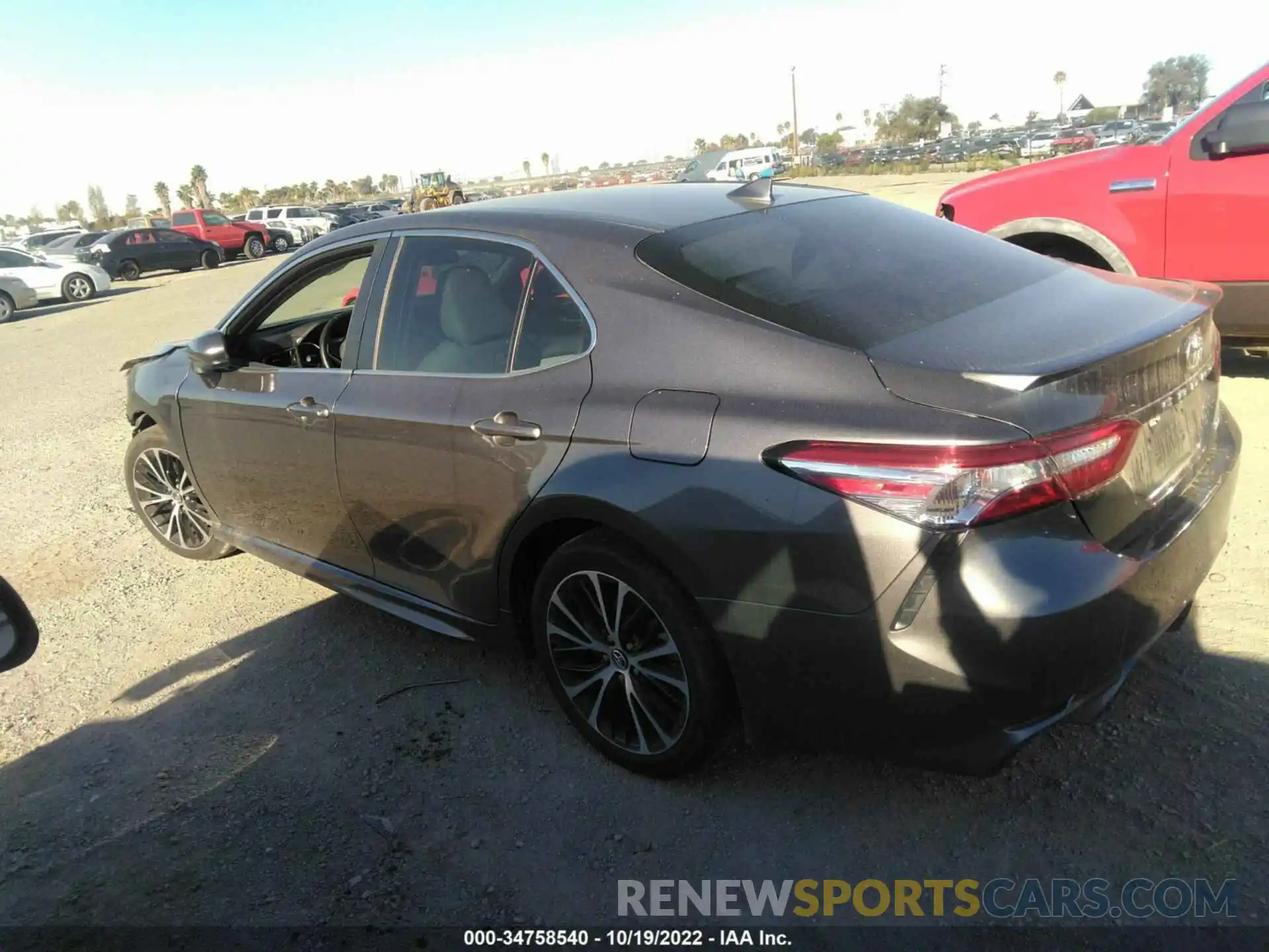 3 Photograph of a damaged car 4T1G11AK4LU924094 TOYOTA CAMRY 2020